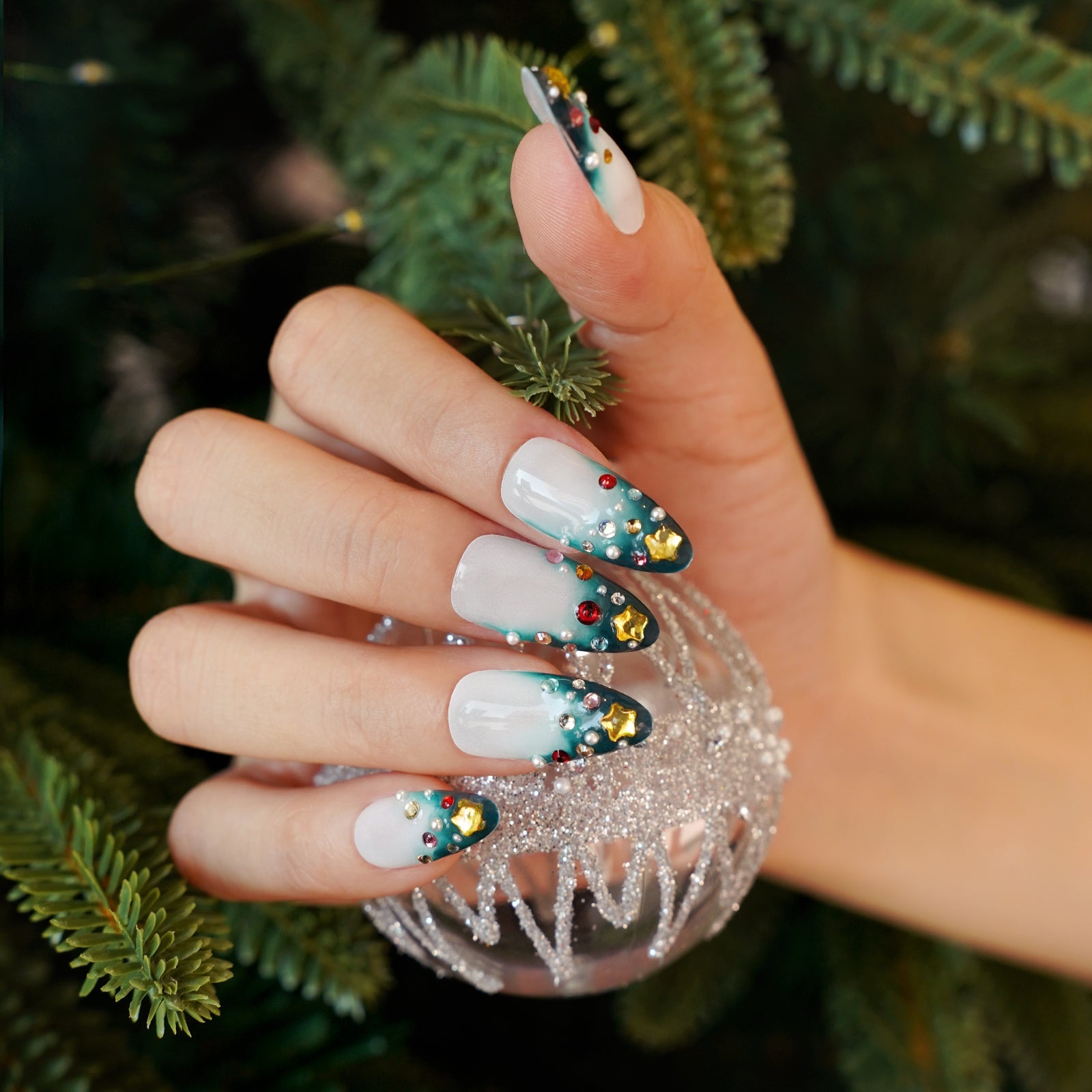 Siva Nail, Frosted Christmas, Holiday Glam Press on Nails