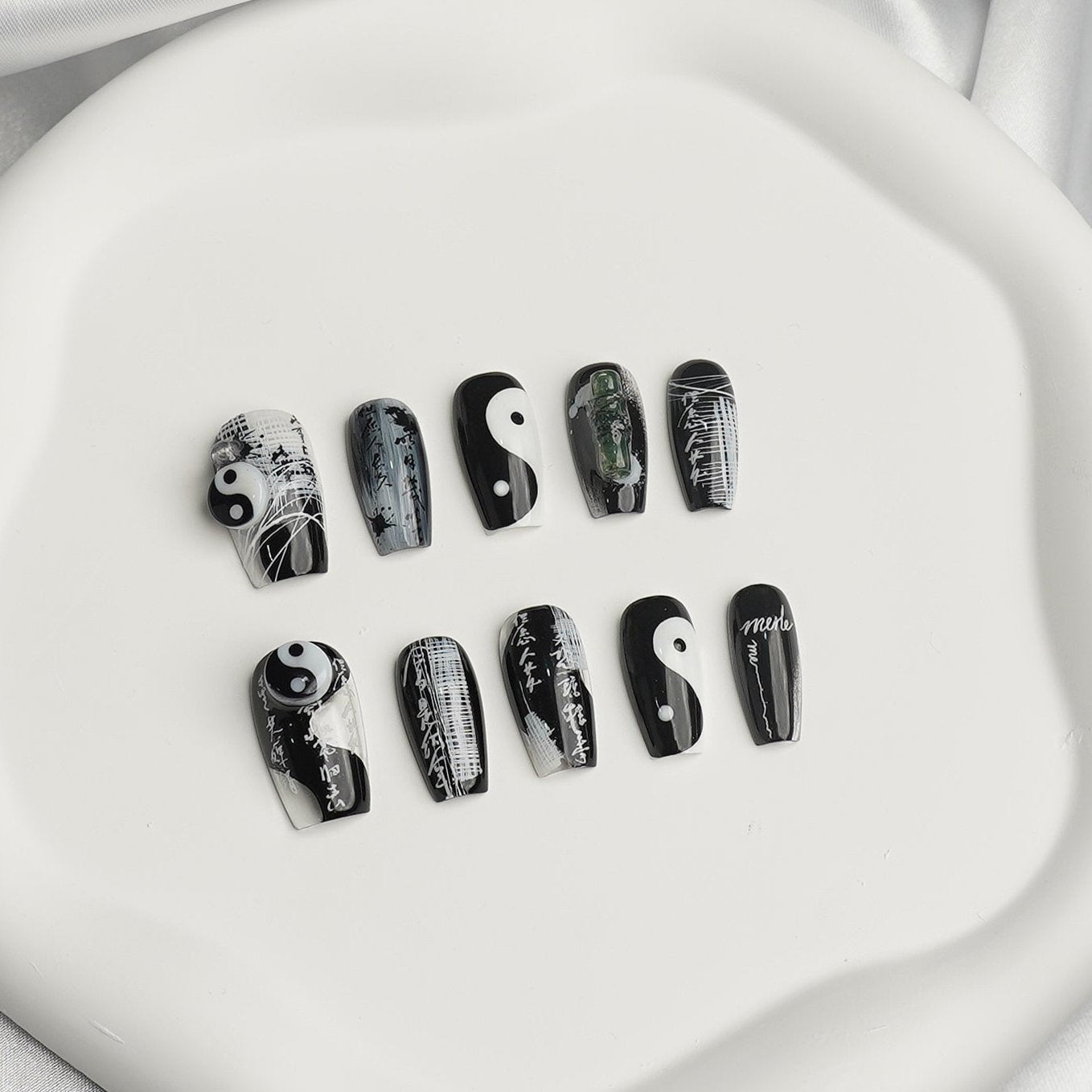 Siva Nail, Chaos, Armonia Bianco e Nero, Unghie Press on Fatte a Mano