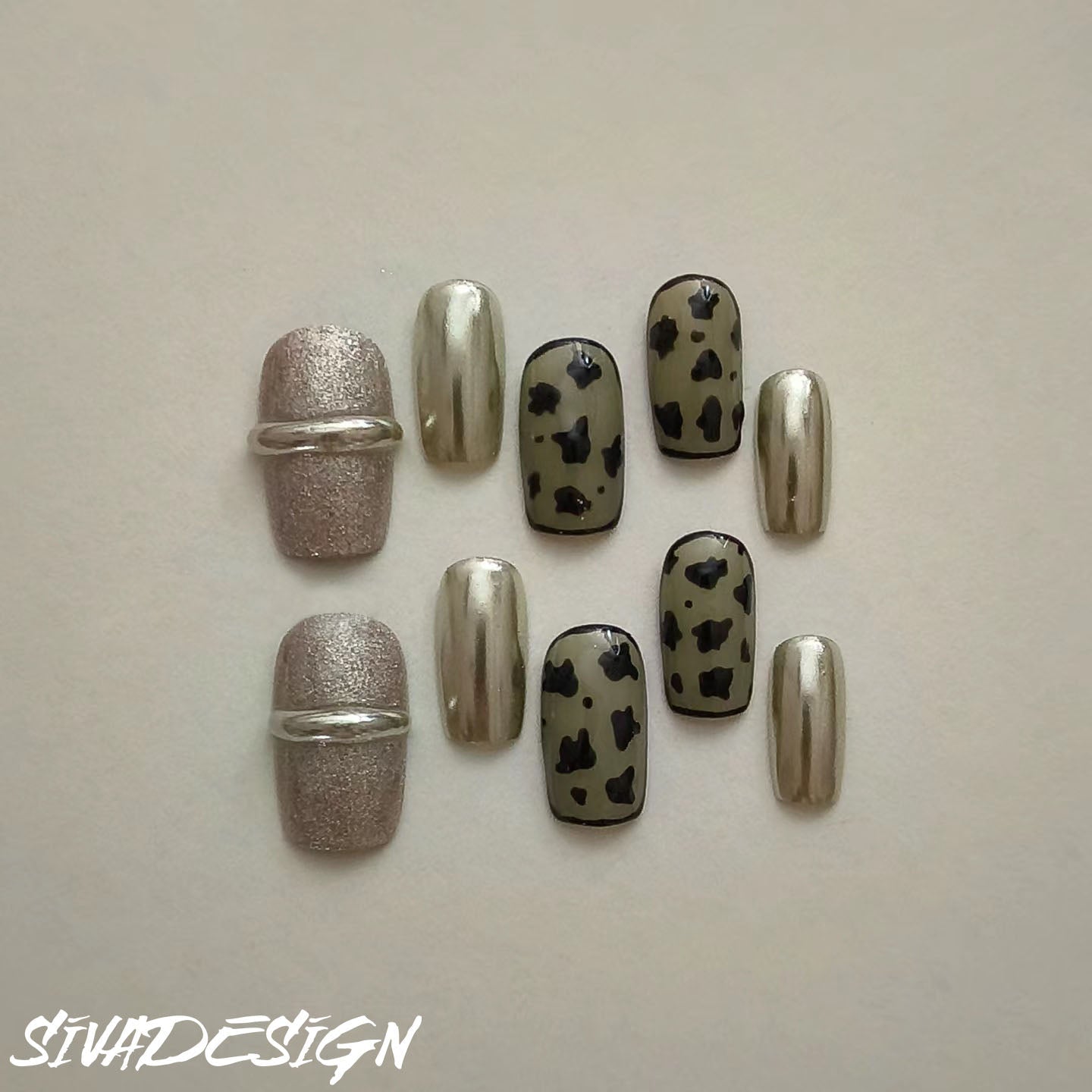 Siva Nail, Wild Elegance, unghie finte stampate a mano con effetto leopardo metallizzato