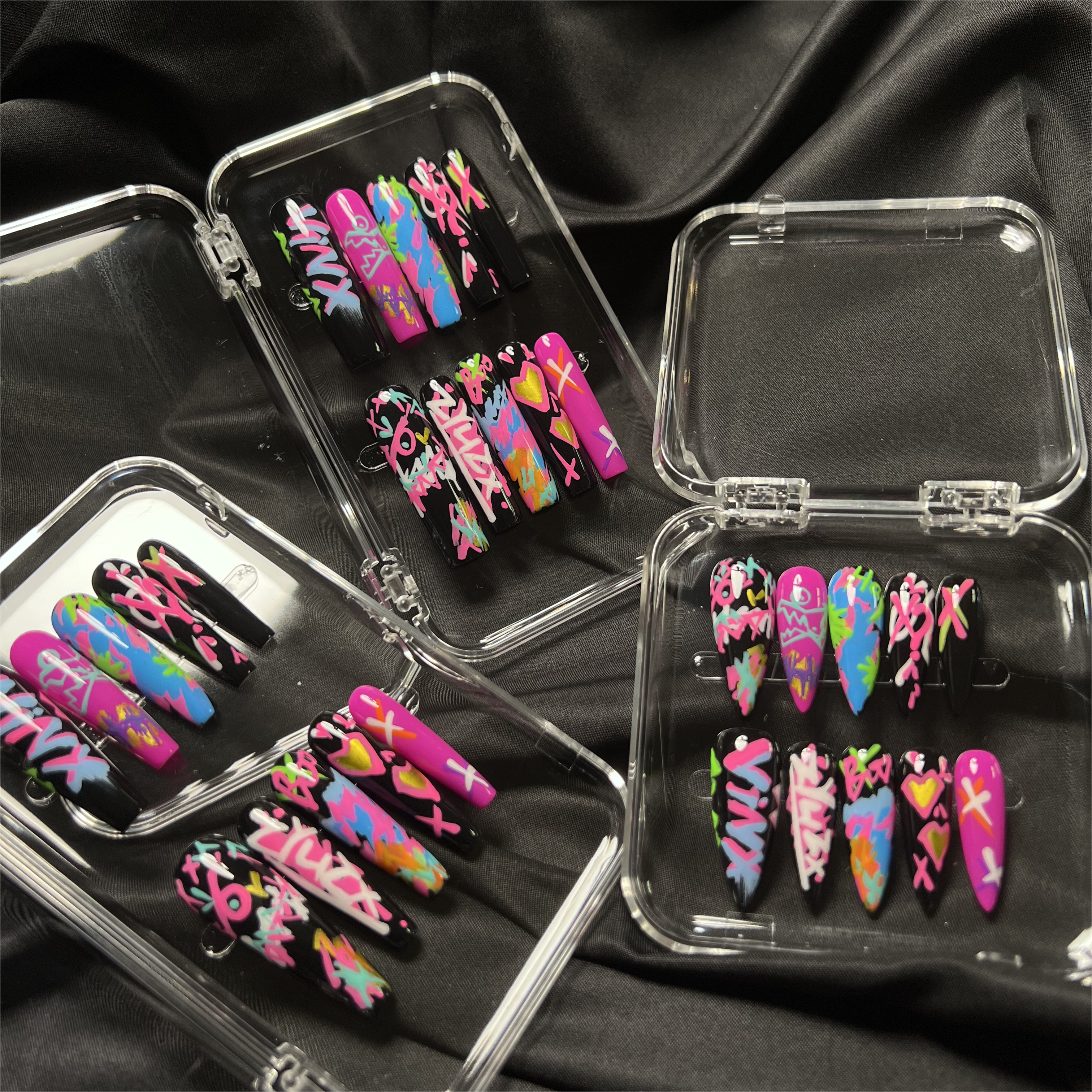 Siva Nail, Neon Groove, Stile Graffiti, Unghie Press on Fatte a Mano