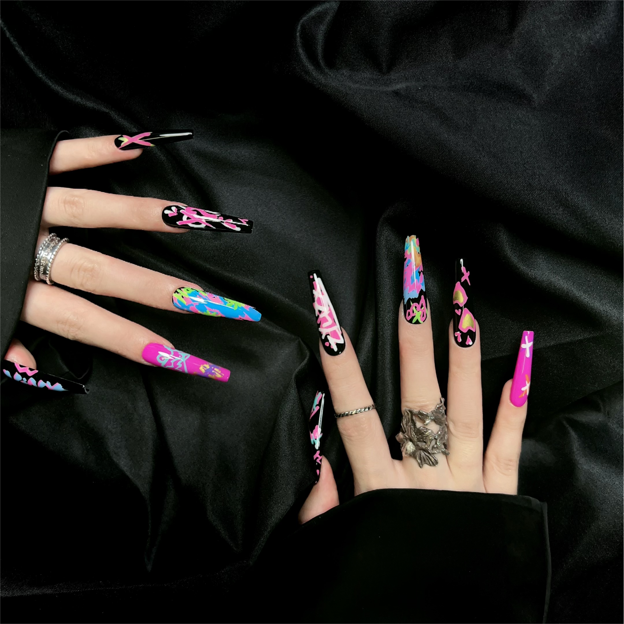 Siva Nail, Neon Groove, Stile Graffiti, Unghie Press on Fatte a Mano