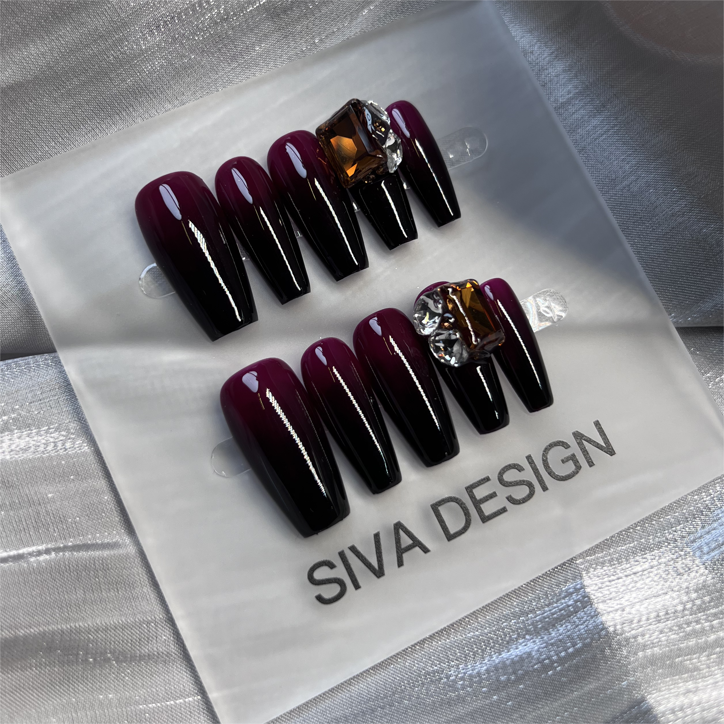 Siva Nail, Regal Wine Drip, Lussuose unghie stampate a mano con ombre invernali