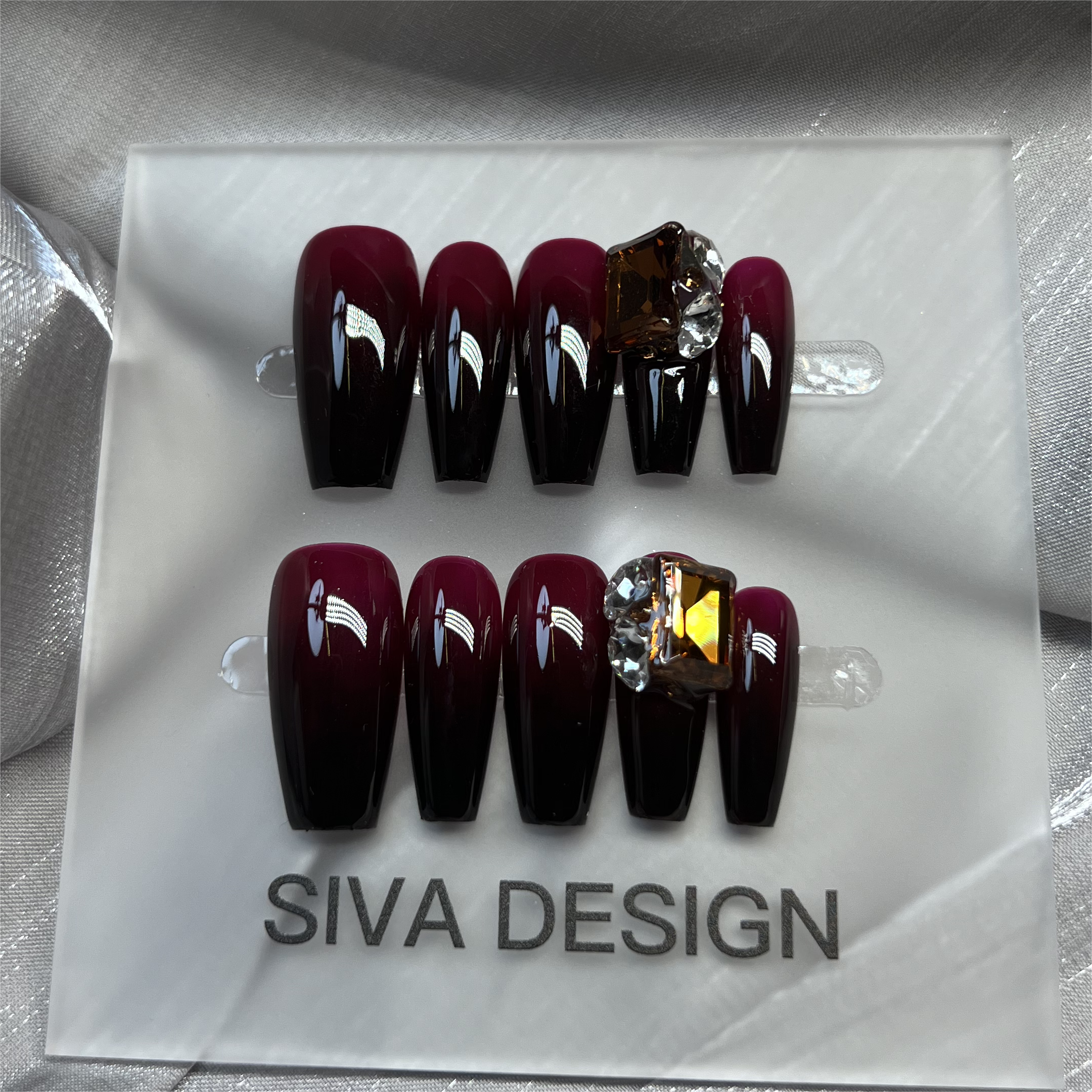 Siva Nail, Regal Wine Drip, Lussuose unghie stampate a mano con ombre invernali