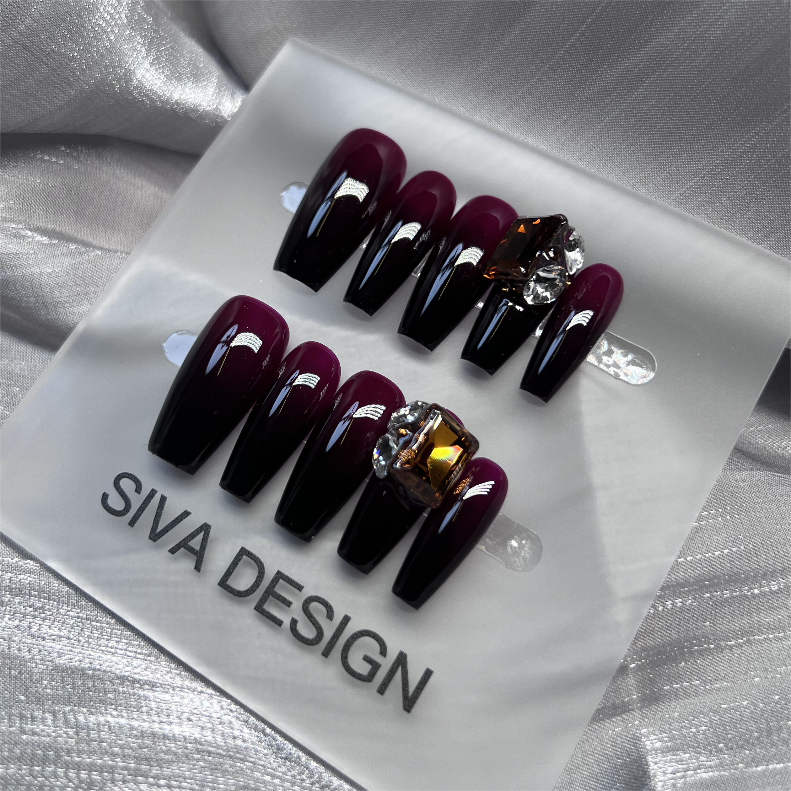 Siva Nail, Regal Wine Drip, Lussuose unghie stampate a mano con ombre invernali