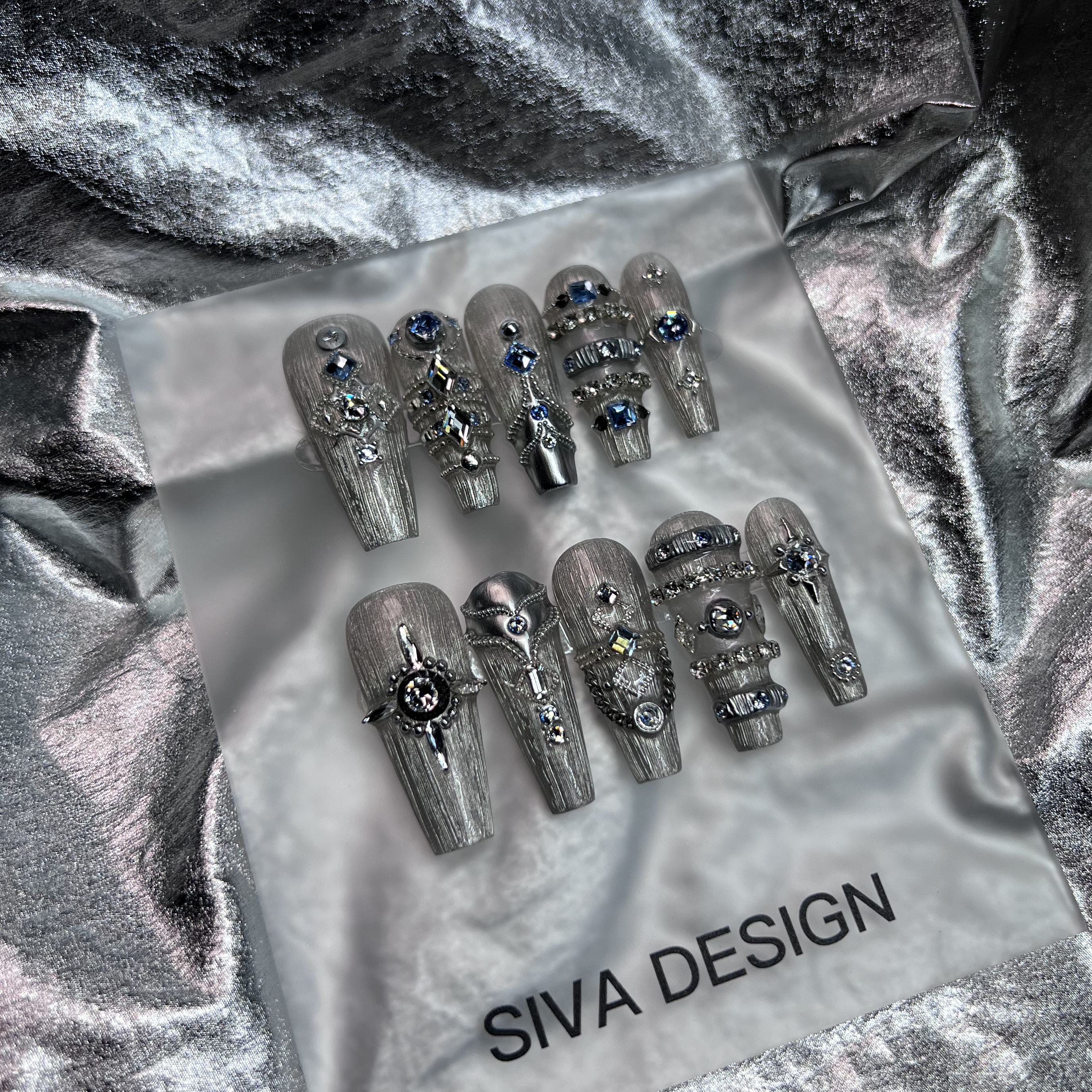 Siva Nail, Athena, unghie finte stile mitico metallizzato