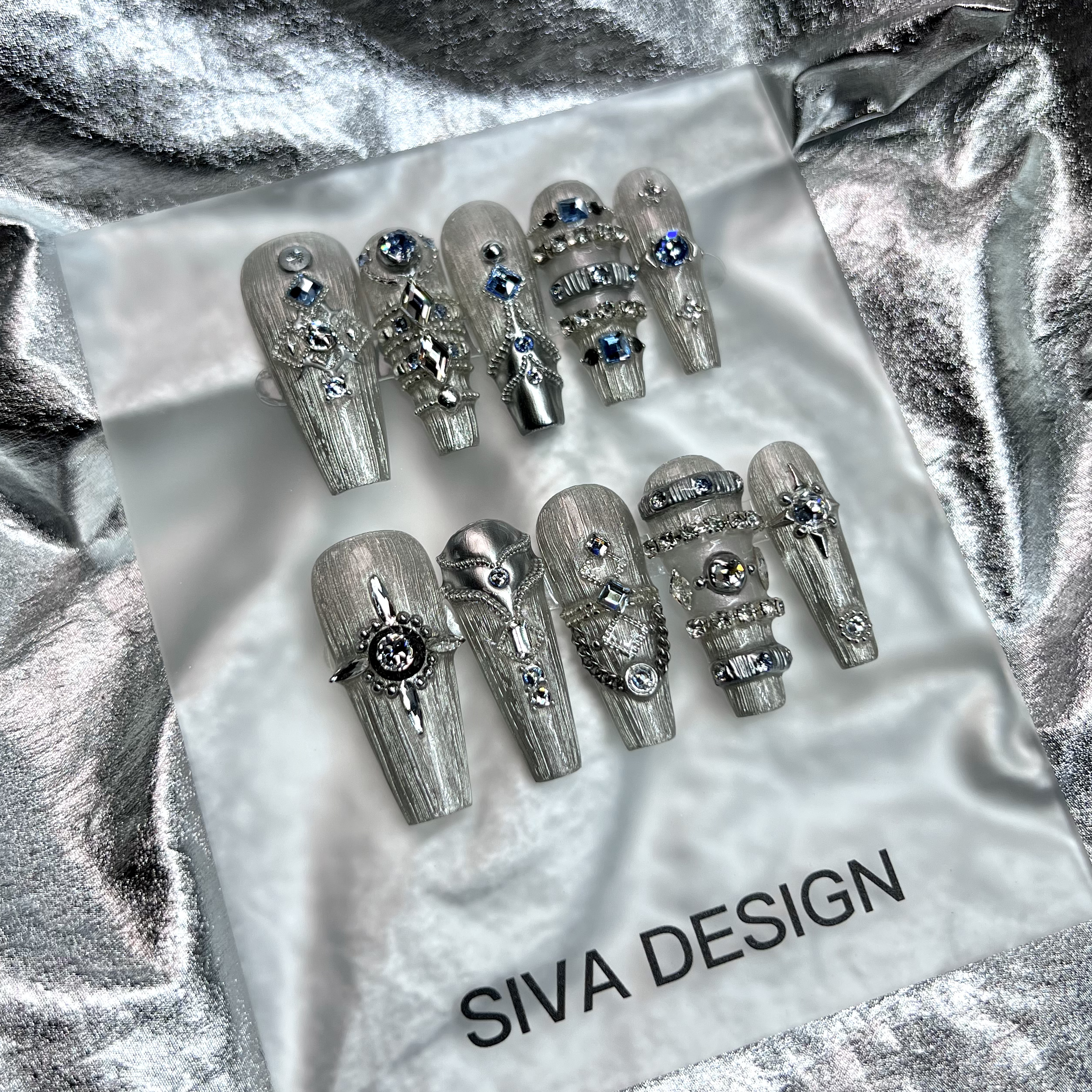 Siva Nail, Athena, unghie finte stile mitico metallizzato