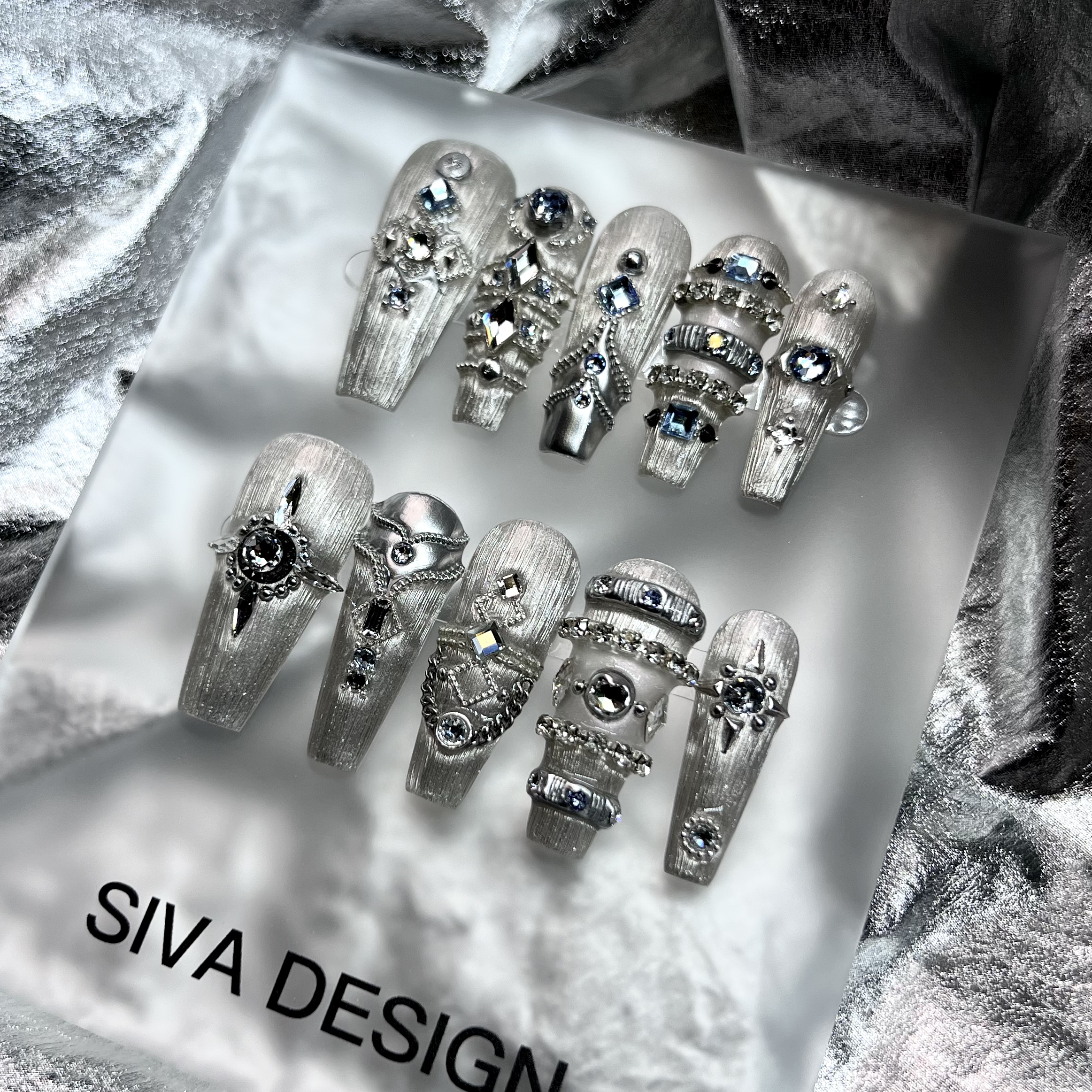 Siva Nail, Athena, unghie finte stile mitico metallizzato