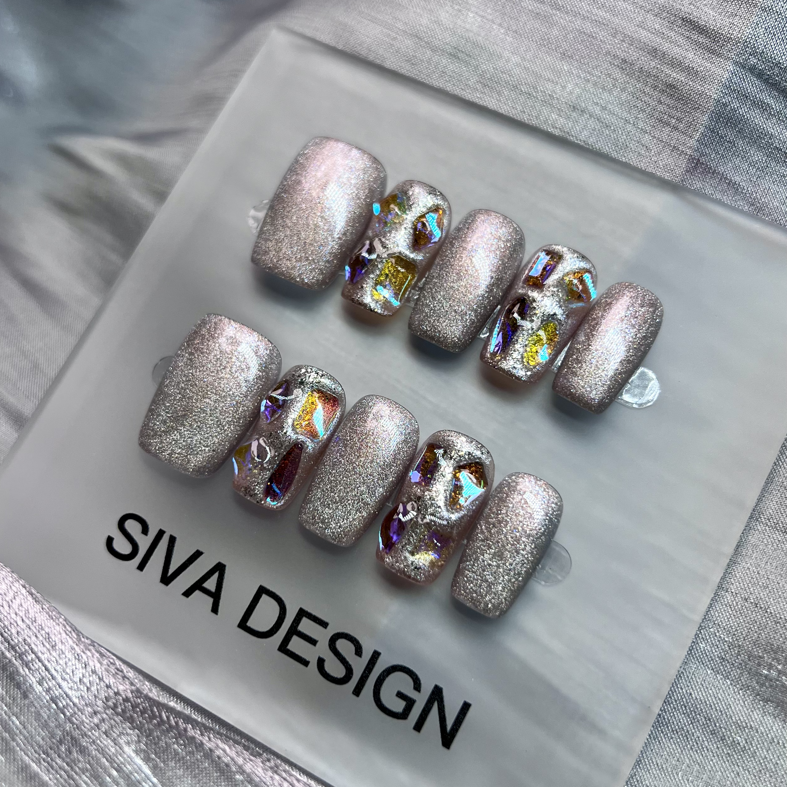 Siva Nail, Velvet Rush, Luxe Sparkle, unghie finte fatte a mano