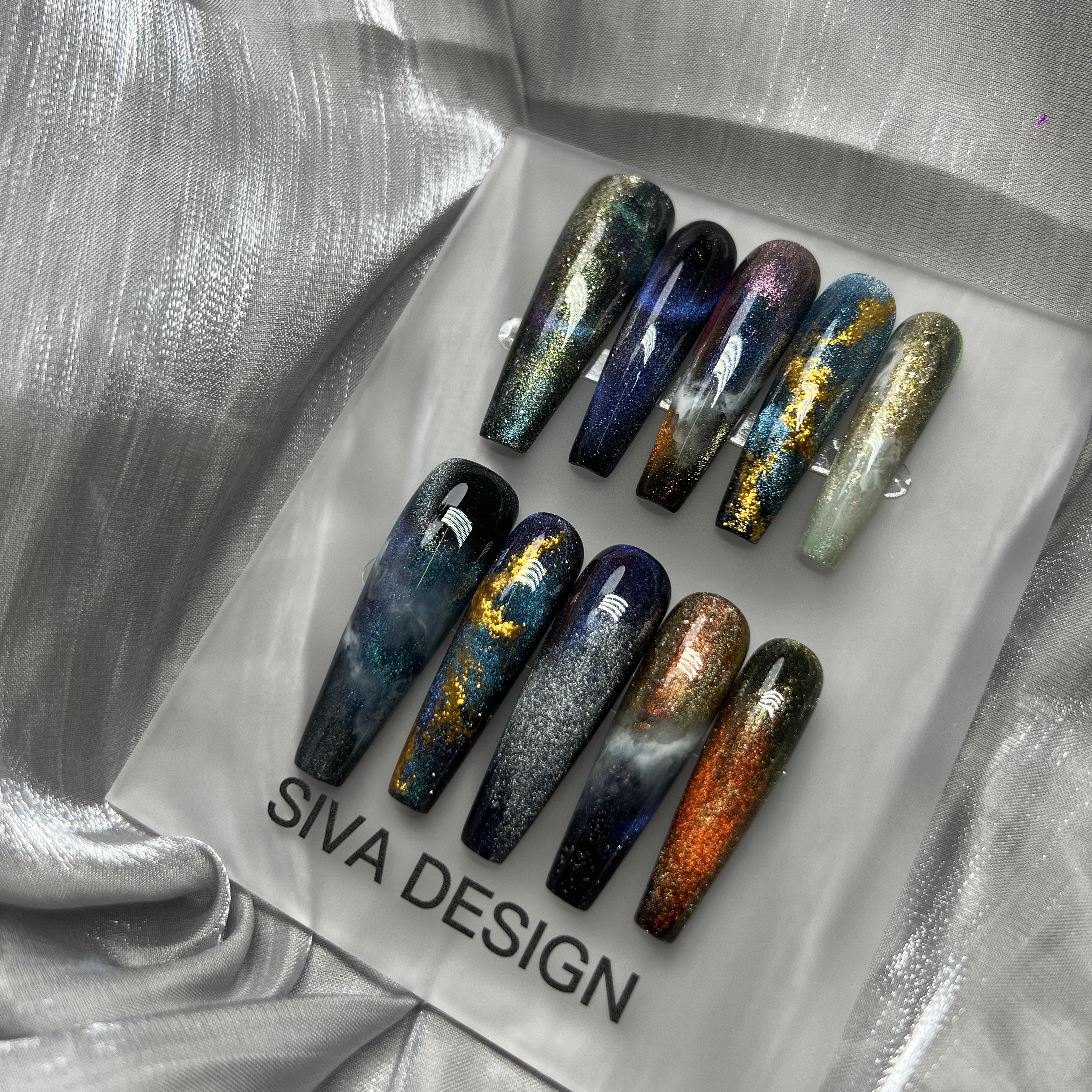 Siva Nail, Nebula Glow, unghie finte glitterate fatte a mano