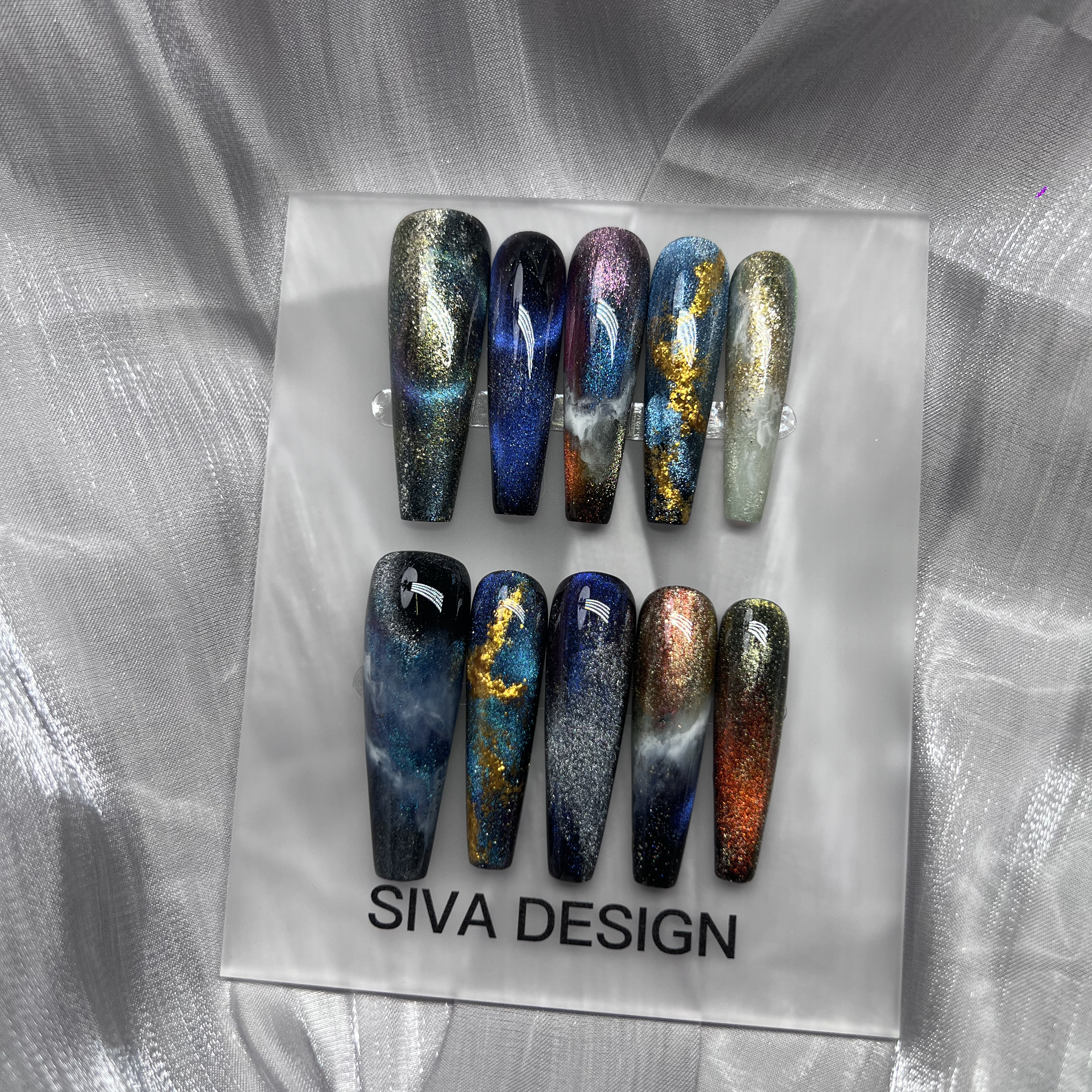 Siva Nail, Nebula Glow, unghie finte glitterate fatte a mano