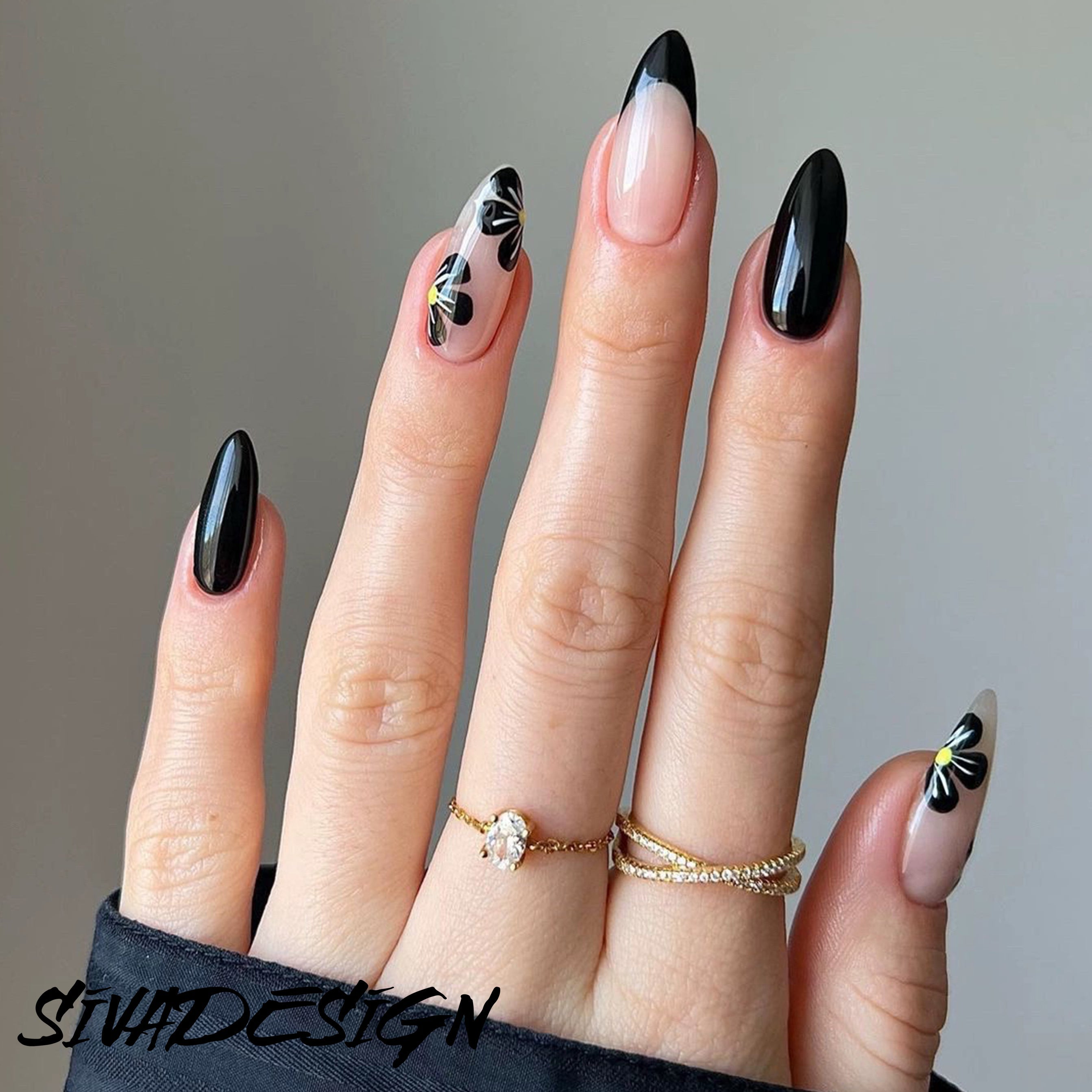 Siva Nail, Midnight Petals, unghie stampate a mano con contrasto floreale