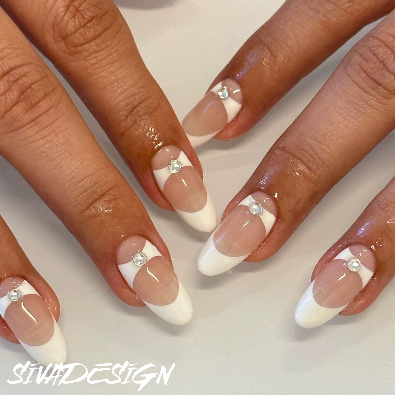 Siva Nail, Latte Layers, unghie pressate minimaliste fatte a mano