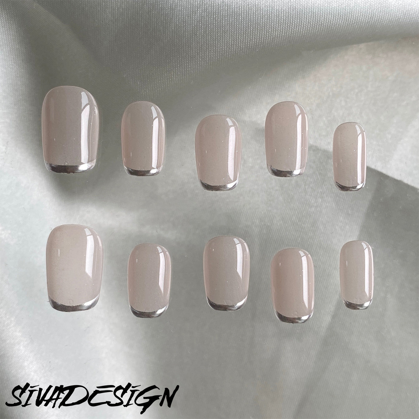 Siva Nail, Alabaster Gleam, unghie pressate in stile francese argento