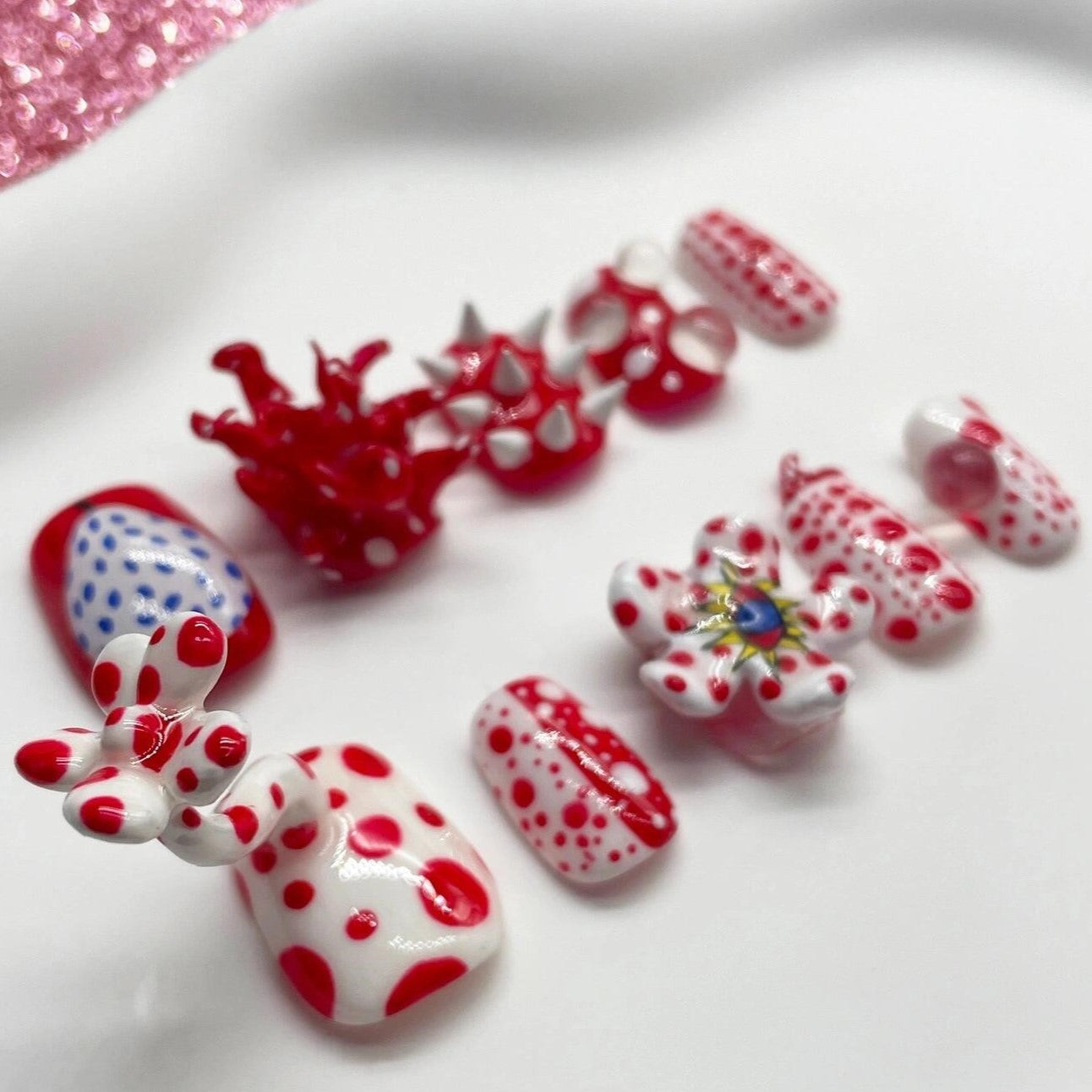 Siva Nail, Dotty Wonderland, giocoso, vibrante, unghie pressate fatte a mano