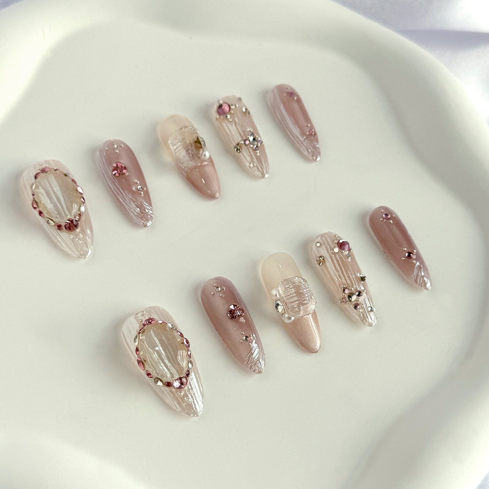 Siva Nail, Royal Pearl, Eleganza lussuosa, unghie finte fatte a mano