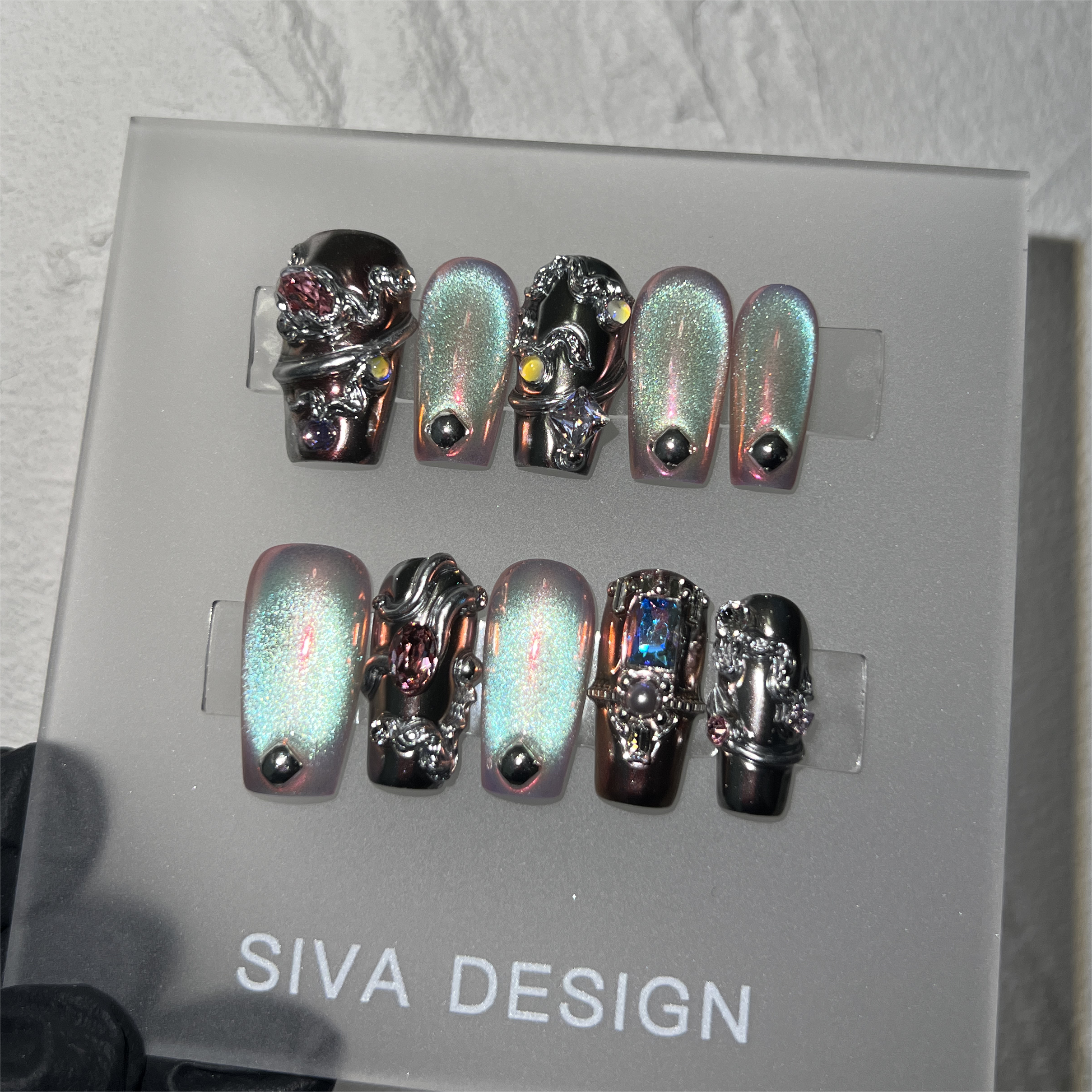 Siva Nail, Eclipse Edge, unghie finte fatte a mano in stile metallico