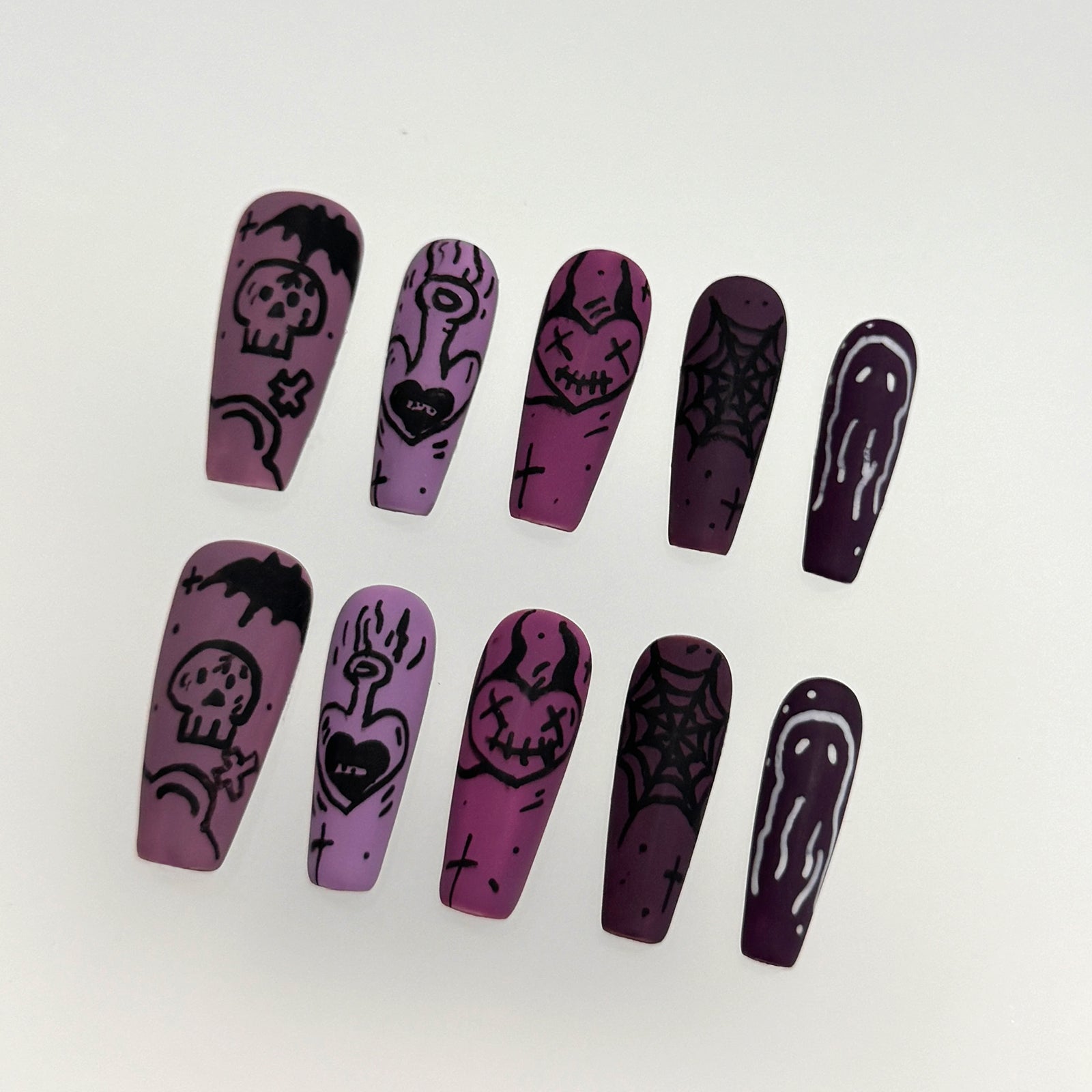 Siva Nail, glifi spettrali, atmosfere di Halloween, unghie finte fatte a mano