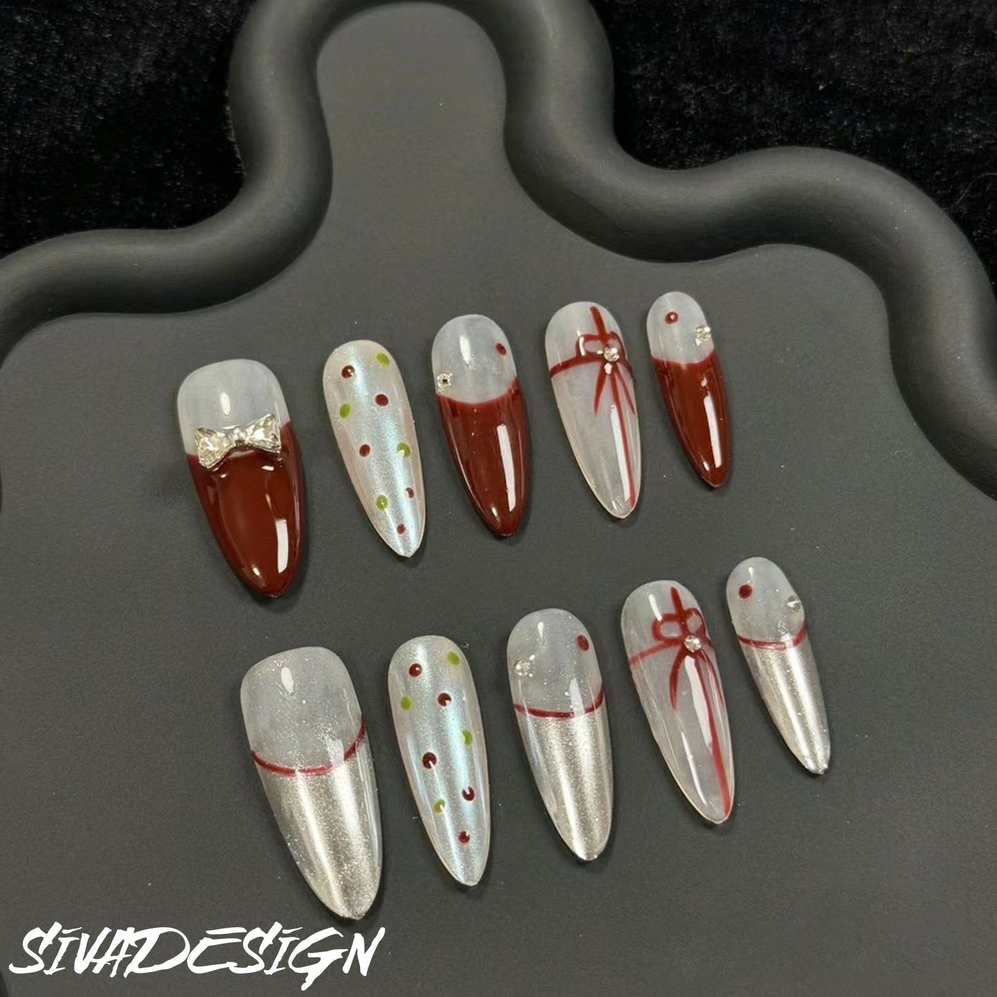 Siva Nail, Winterberry Charm, unghie finte fatte a mano per le feste