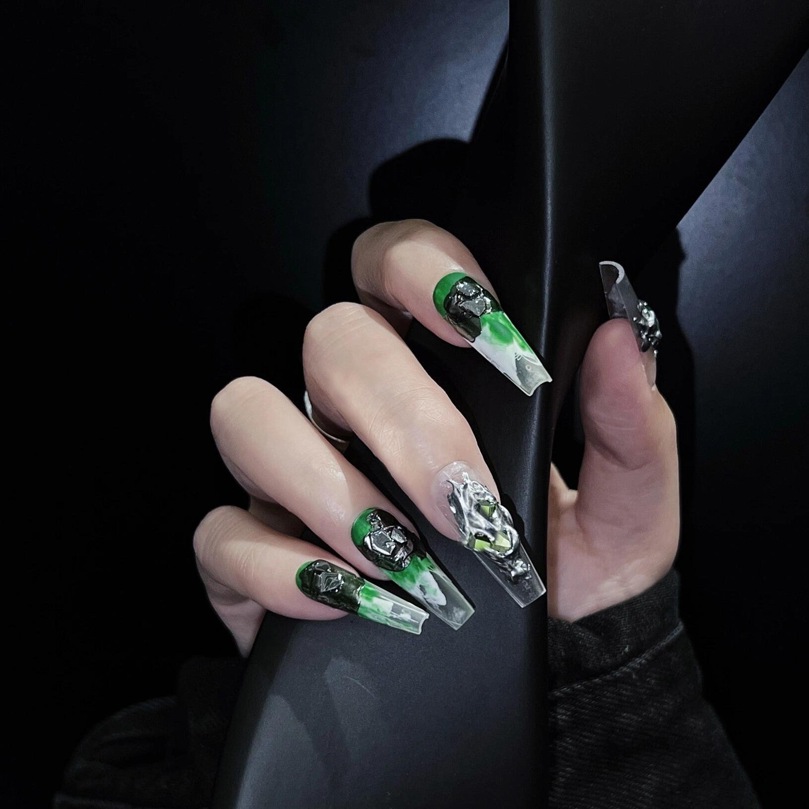 Siva Nail, Emerald Phantom, Gothic Mystique, unghie finte fatte a mano