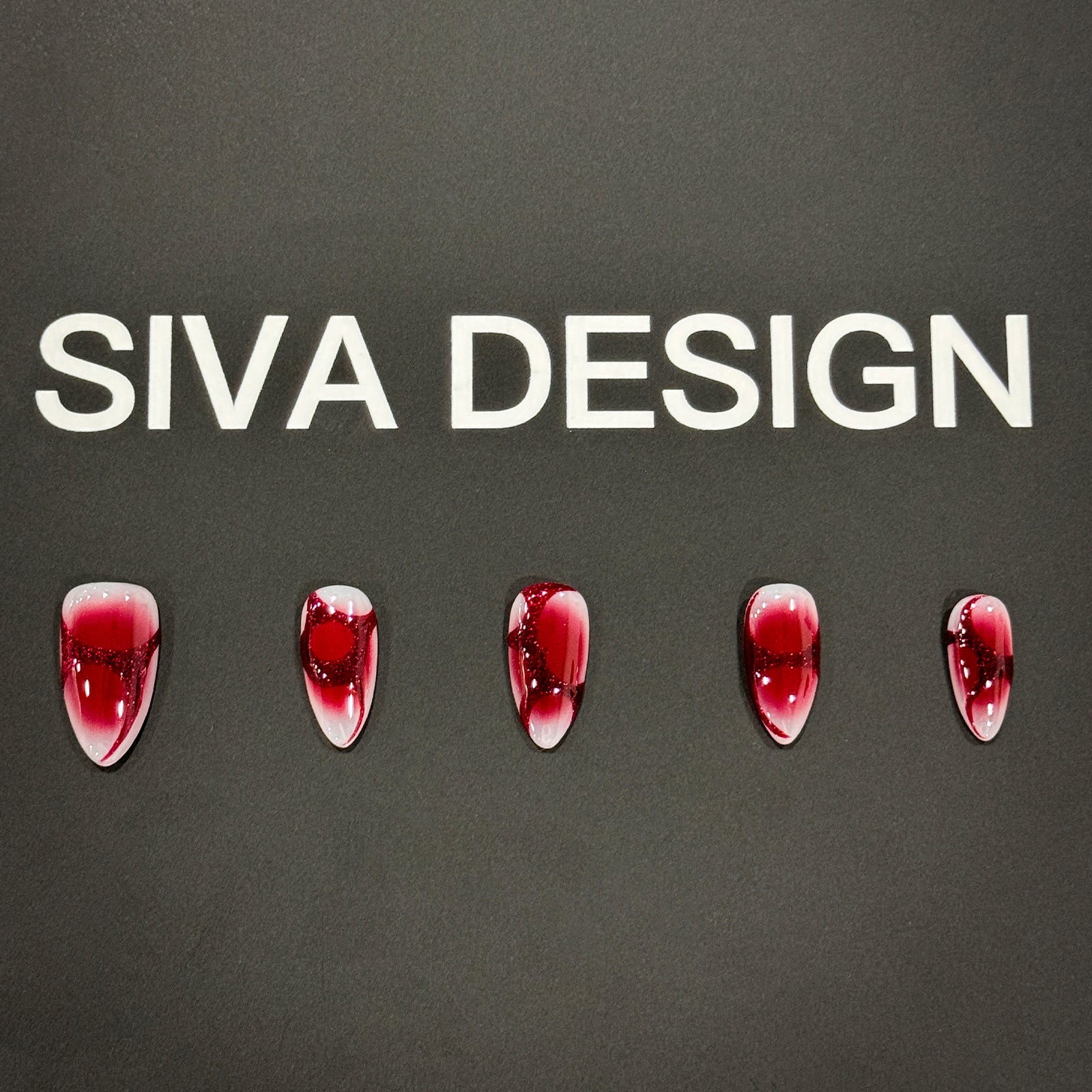 Siva Nail, onde bordeaux, eleganti unghie finte fatte a mano con sfumatura rossa