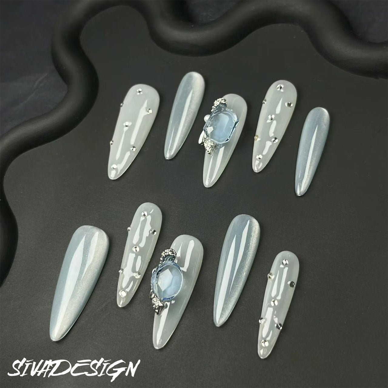 Siva Nail, Chilled Charms, stile Icy Elegance, unghie finte fatte a mano