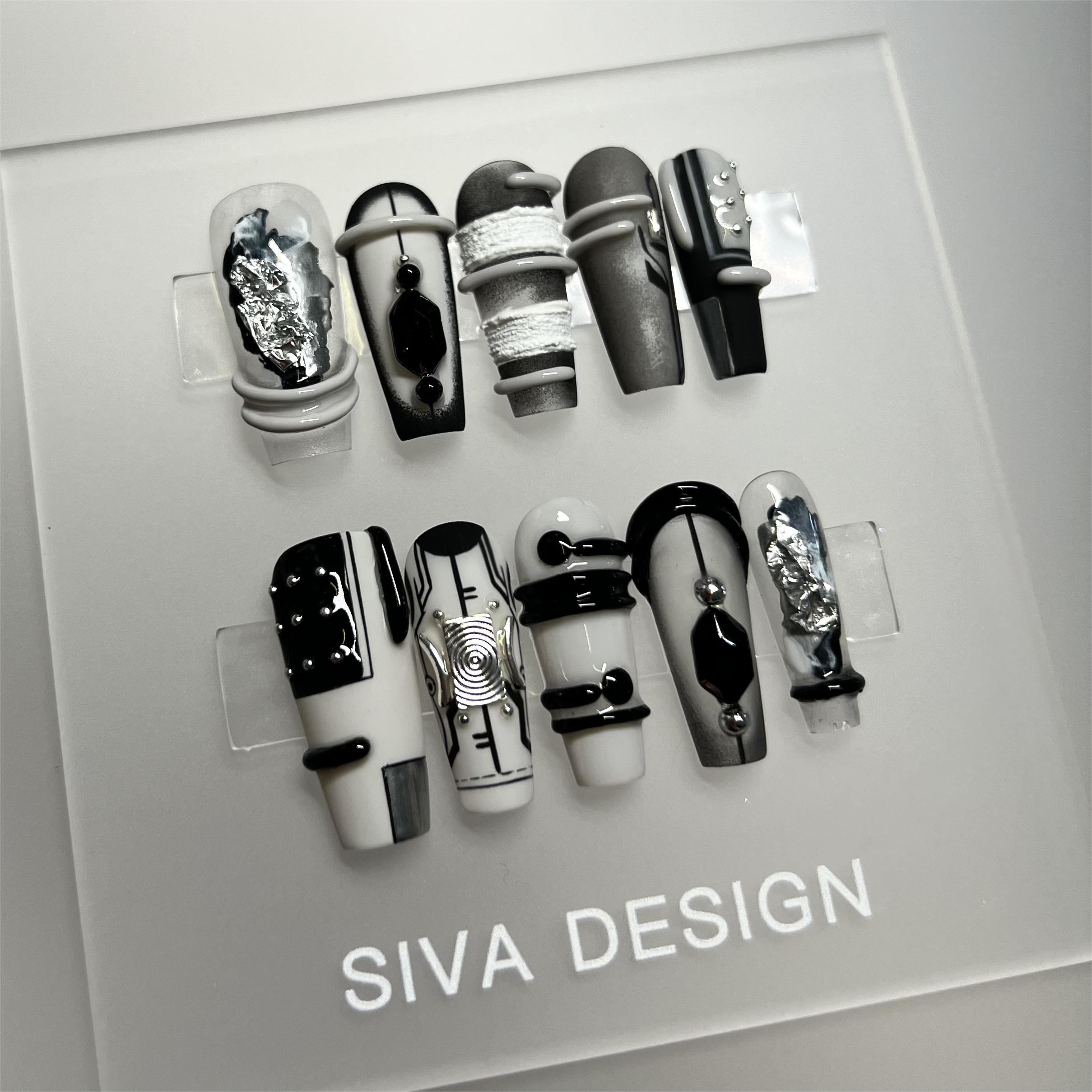 Siva Nail, Urban Mystique, unghie pressate fatte a mano in stile futuristico