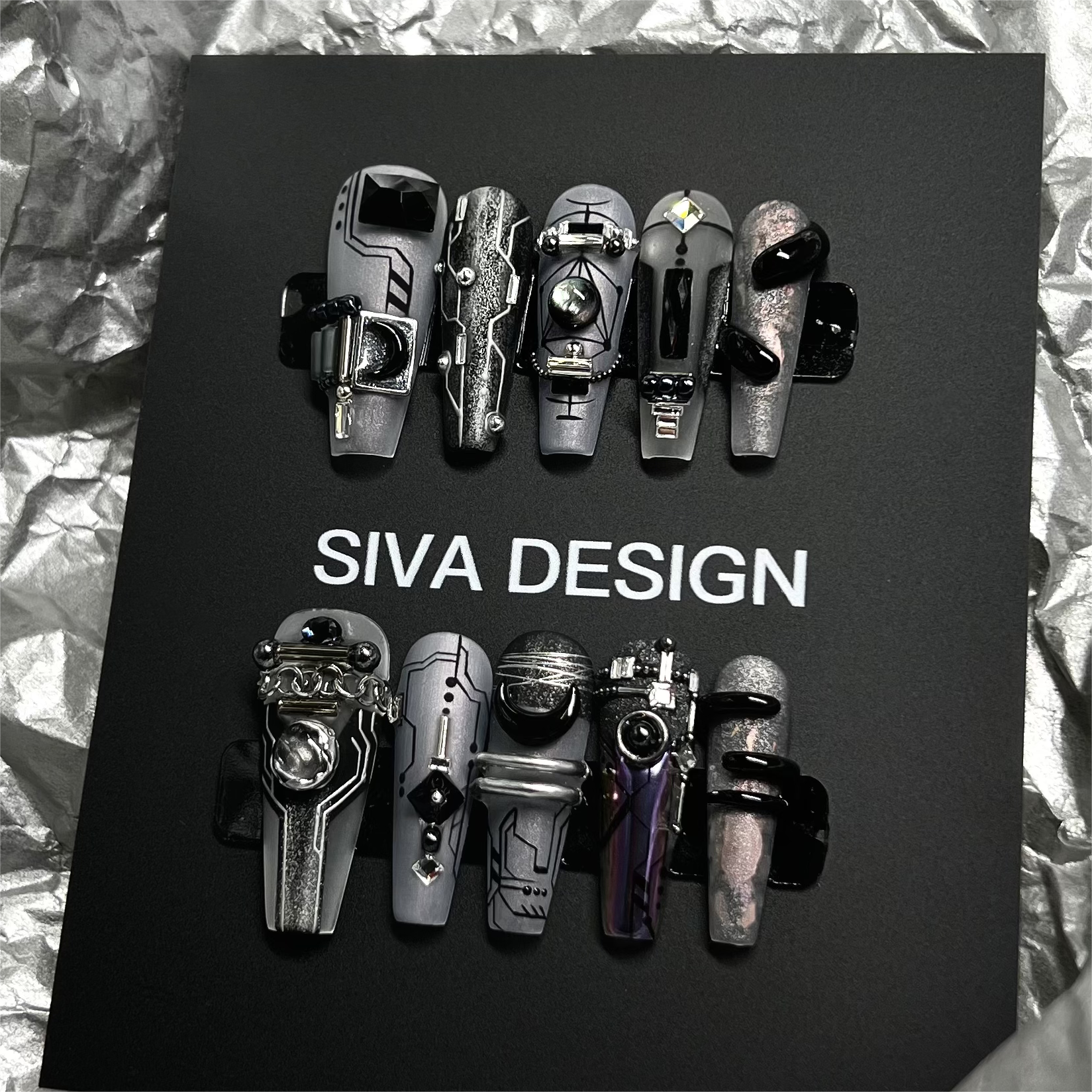 Siva Nail, Magic Planet, unghie pressate fatte a mano futuristiche