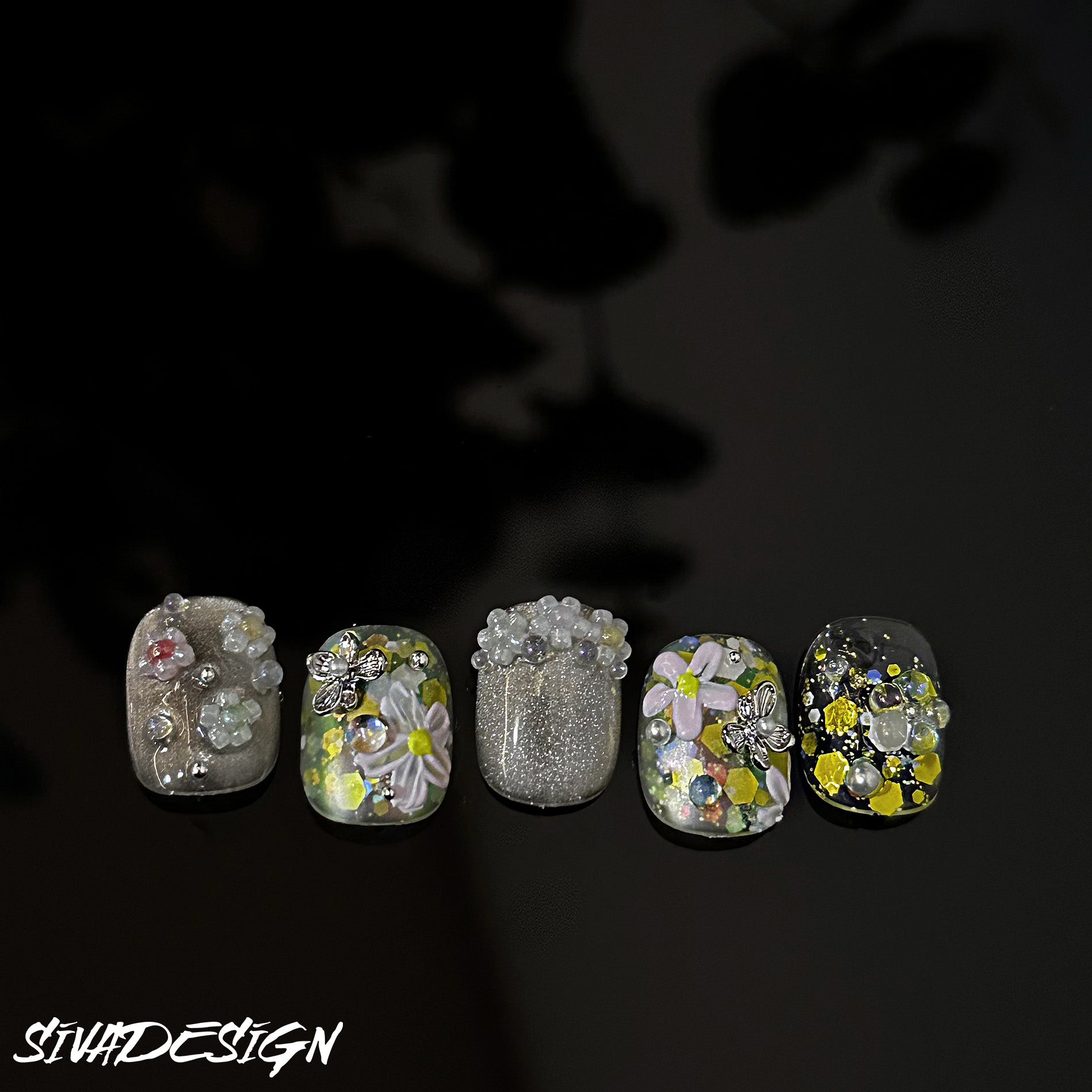 Siva Nail, Daisy Delight, unghie finte fatte a mano in stile floreale