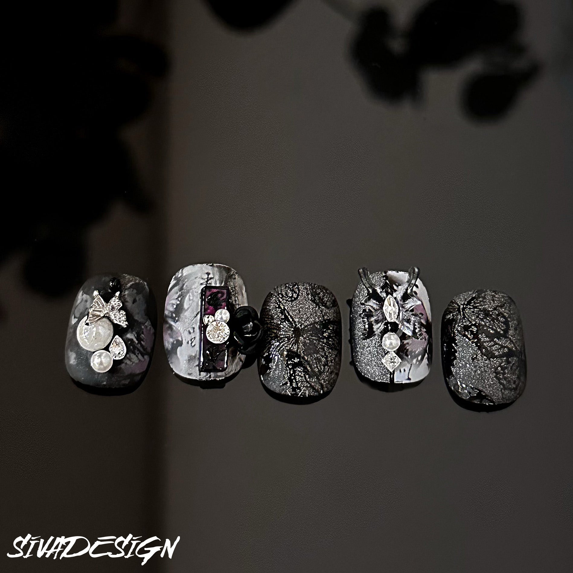 Siva Nail, Dark Romance, stile Gothic Elegance, unghie finte fatte a mano