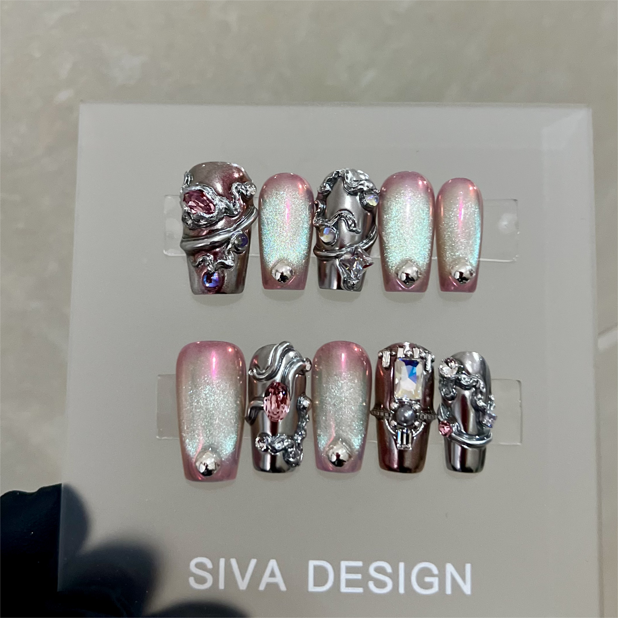 Siva Nail, Eclipse Edge, unghie finte fatte a mano in stile metallico