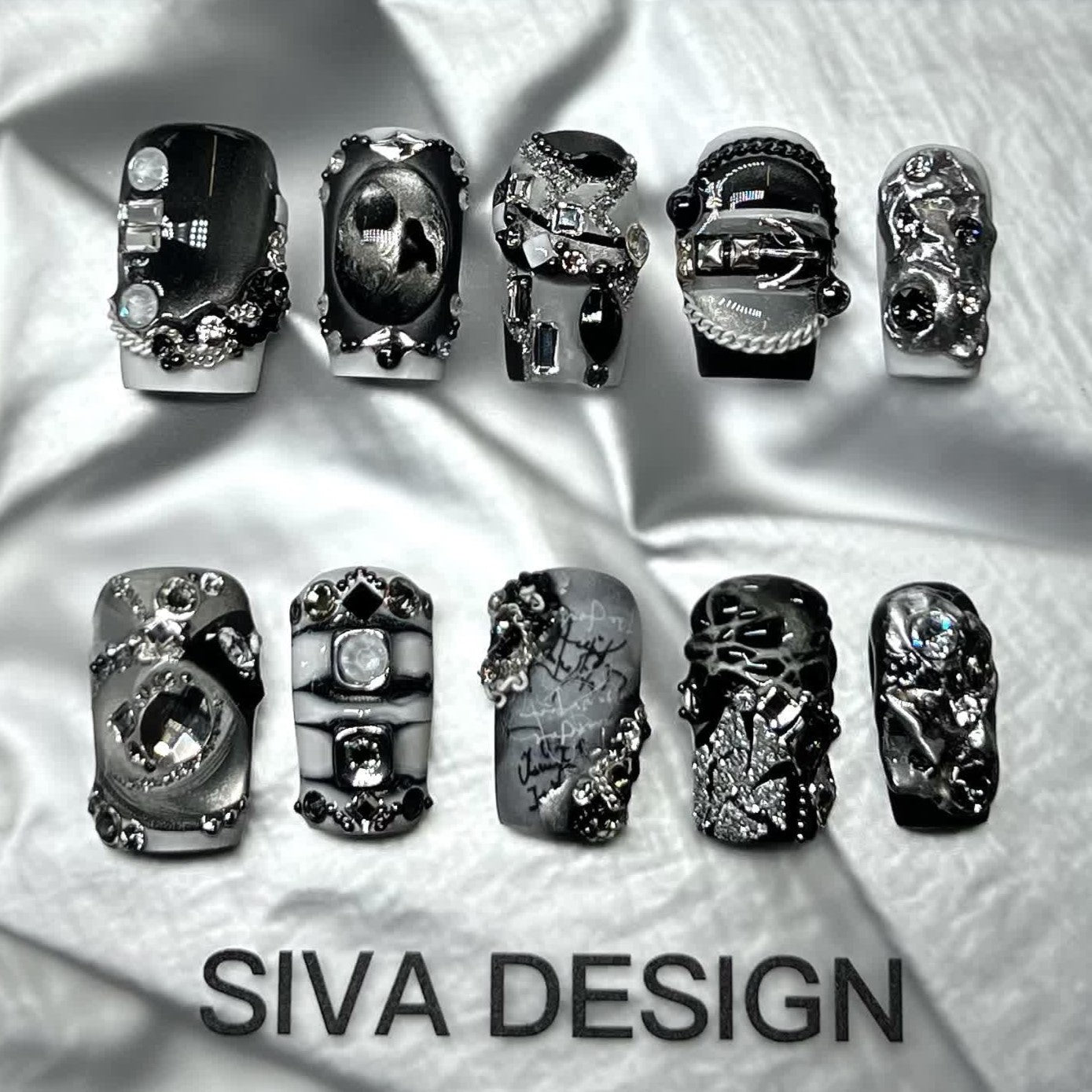 Siva Nail, Ego, unghie finte fatte a mano in stile gotico