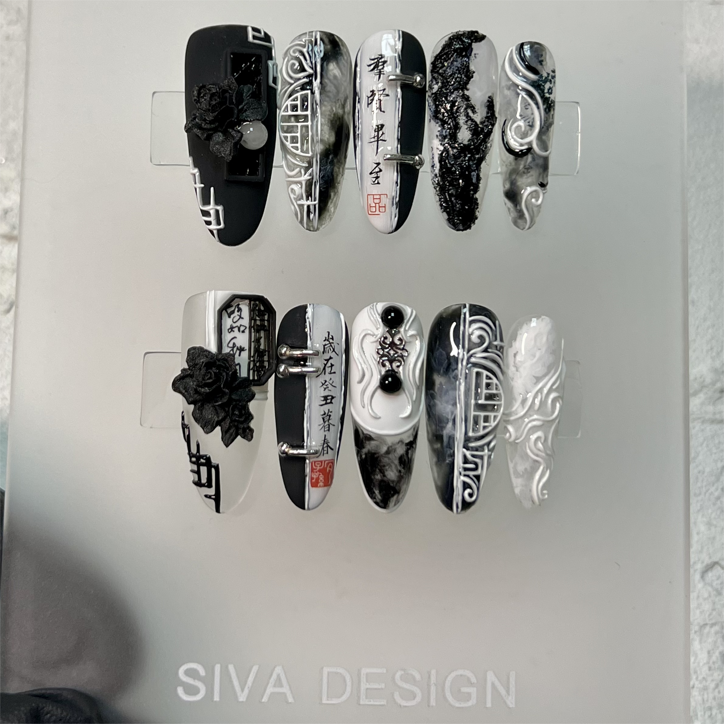 Siva Nail, unghie finte in bianco e nero, stile cinese