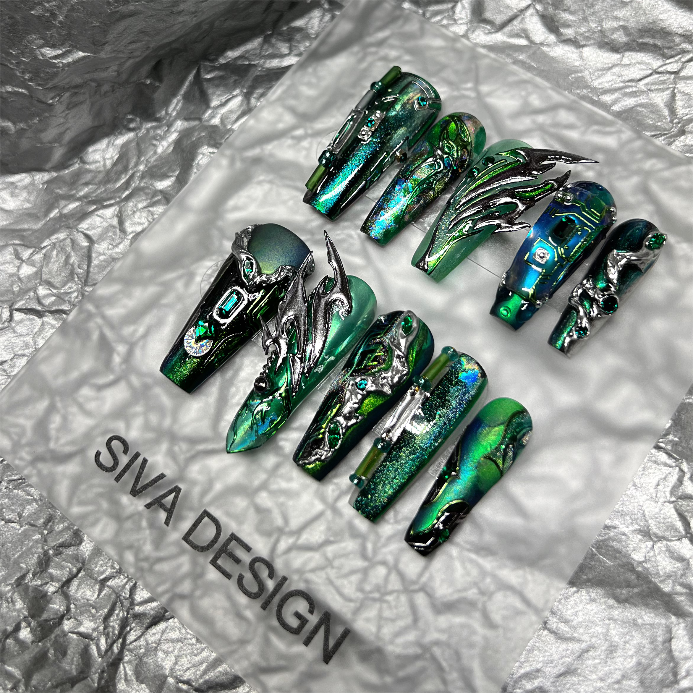 Siva Nail, Emerald Flame, unghie pressate fatte a mano futuristiche di lusso