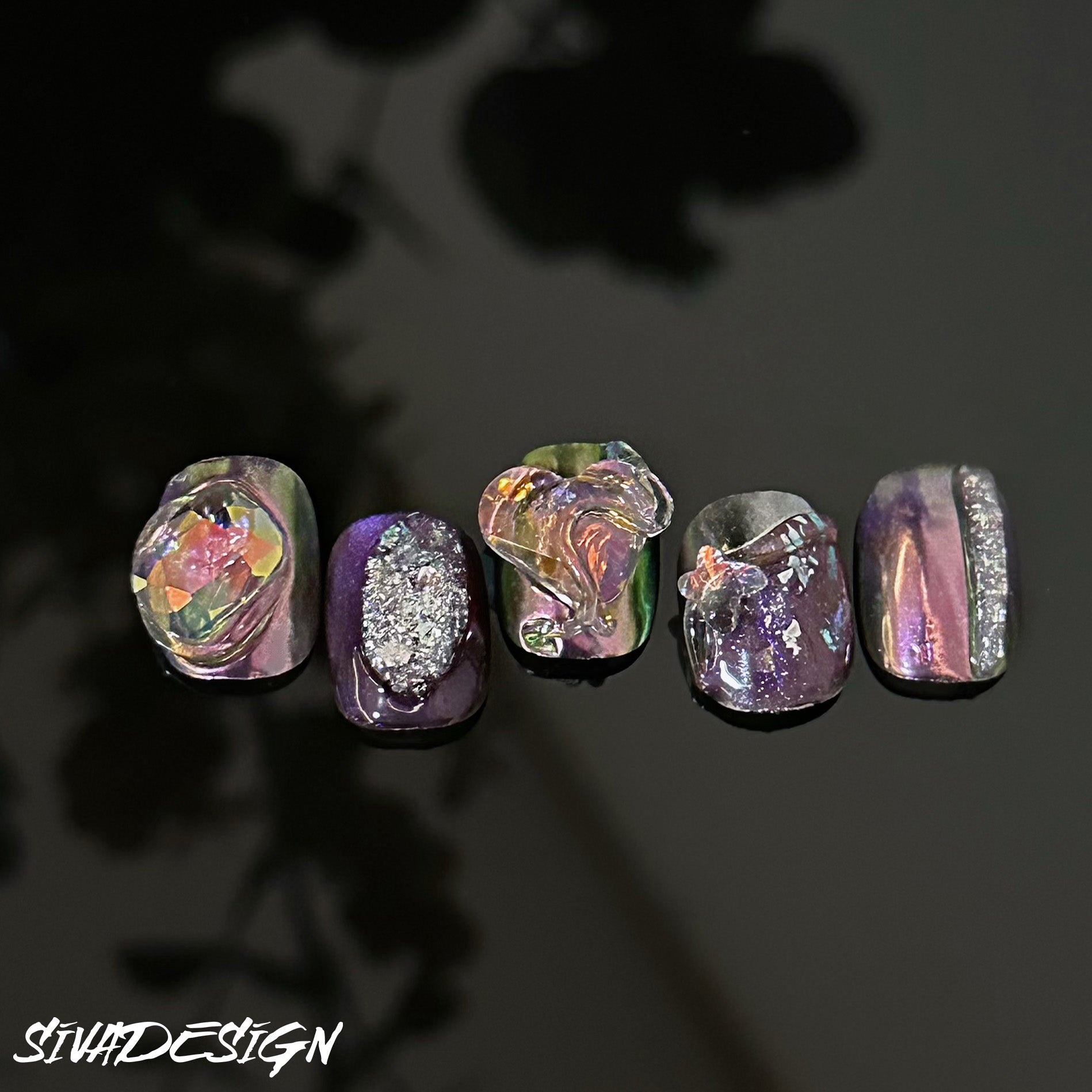 Siva Nail, Last Dance, unghie finte iridescenti fatte a mano