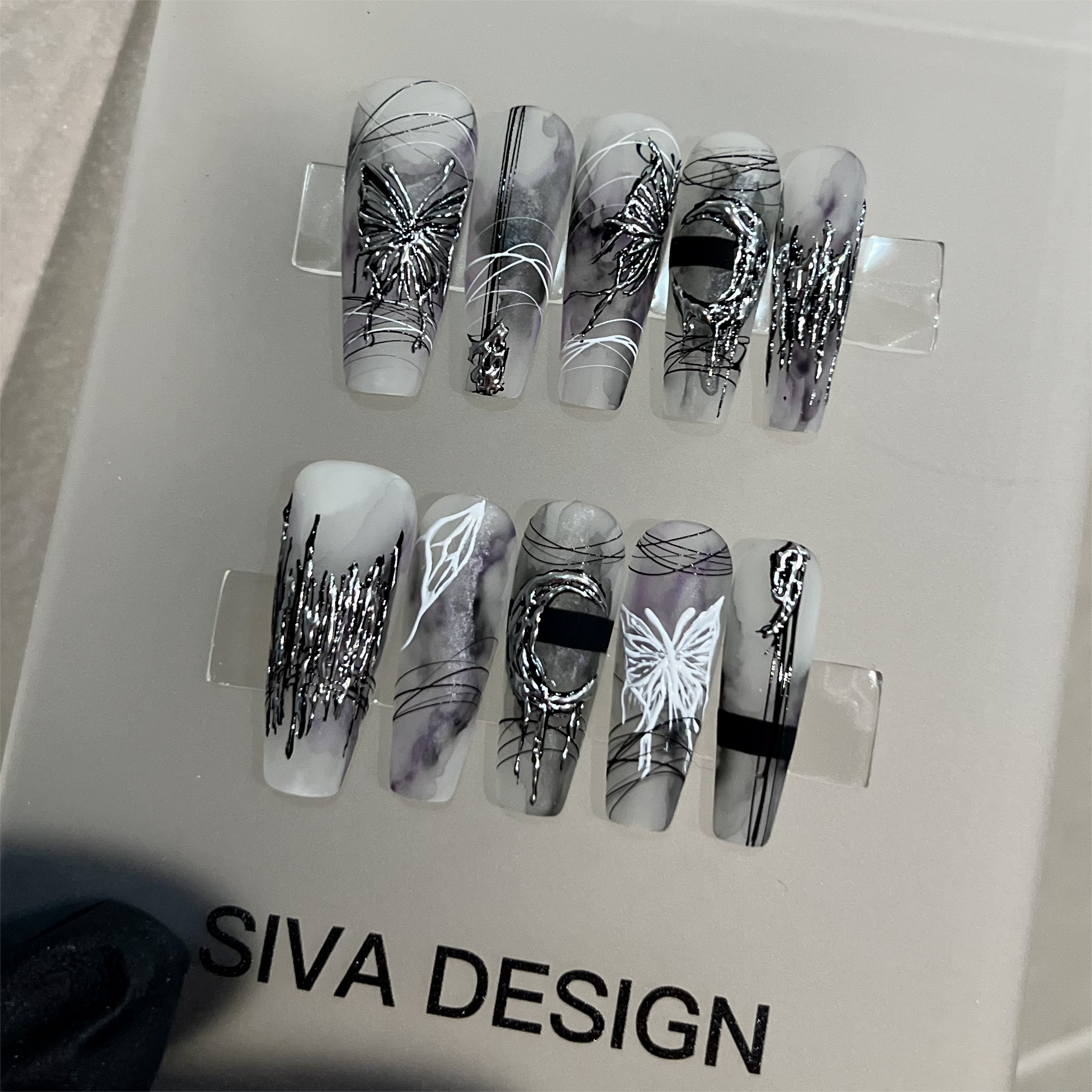 Siva Nail, linea, unghie artistiche astratte fatte a mano