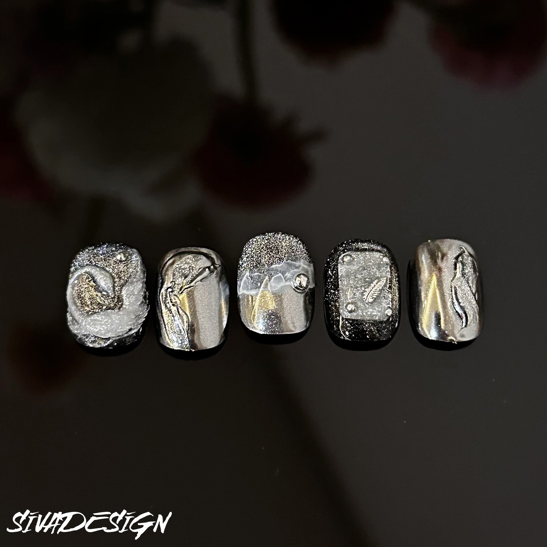 Siva Nail, Eclissi lunare, unghie metalliche fatte a mano