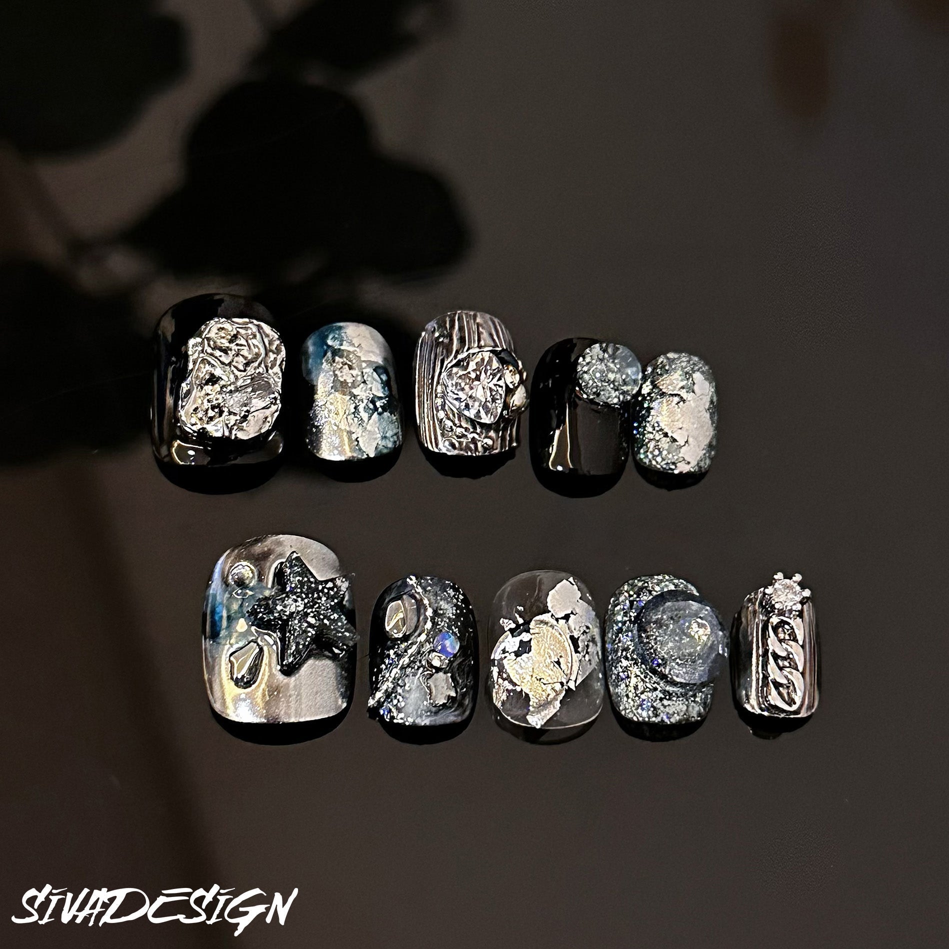 Siva Nail, Silver Coast, unghie pressate fatte a mano con effetto metallico glamour