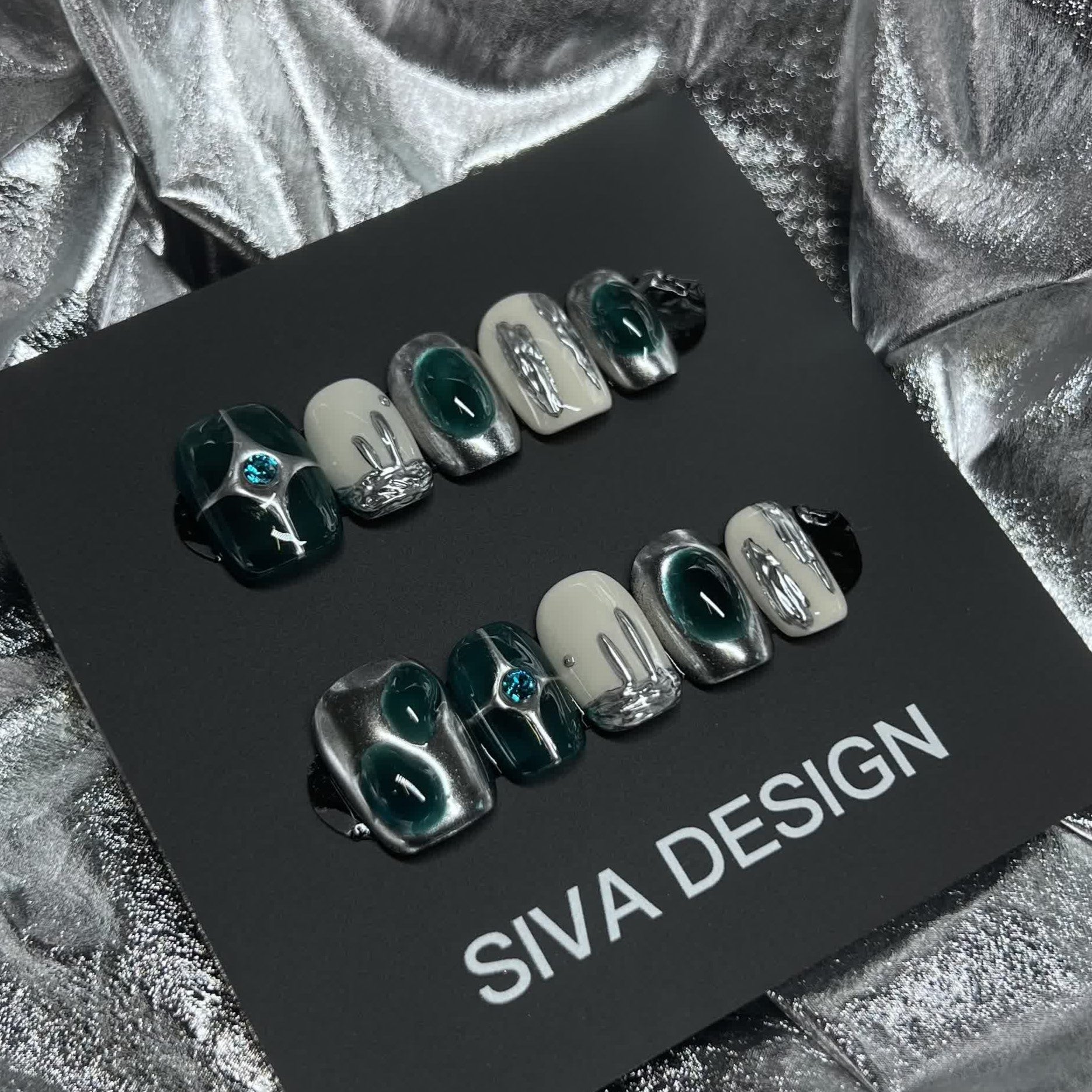 Siva Nail, Verdant Vision, lavorazione artistica dei metalli, unghie pressate fatte a mano