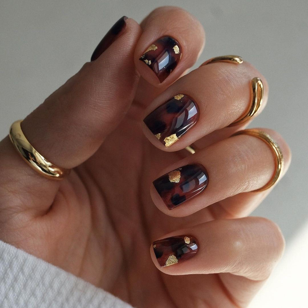 Siva Nail, Vino Luxe, Glam Gold Accents, unghie finte fatte a mano