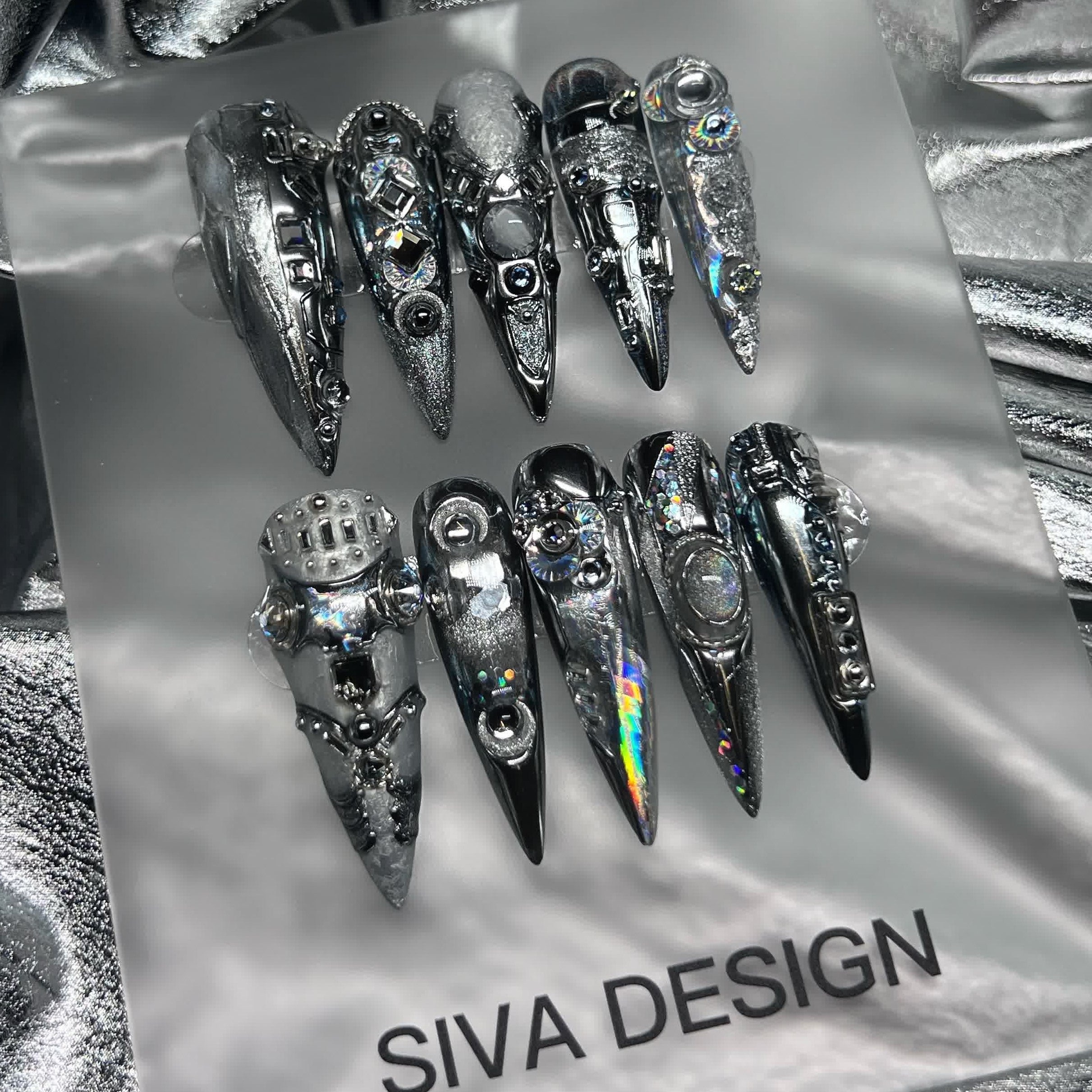 Siva Nail, Star Forge, armatura galattica, unghie pressate fatte a mano