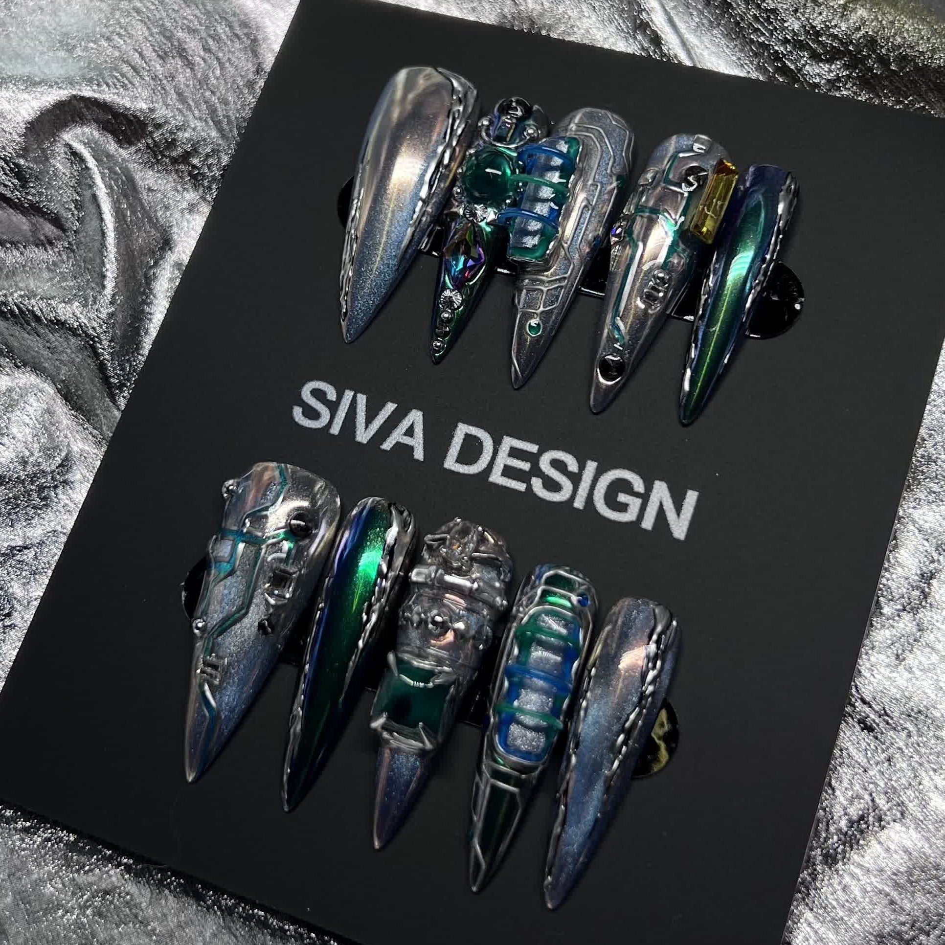 Siva Nail, Cyber ​​Glow, unghie pressate fatte a mano futuristiche