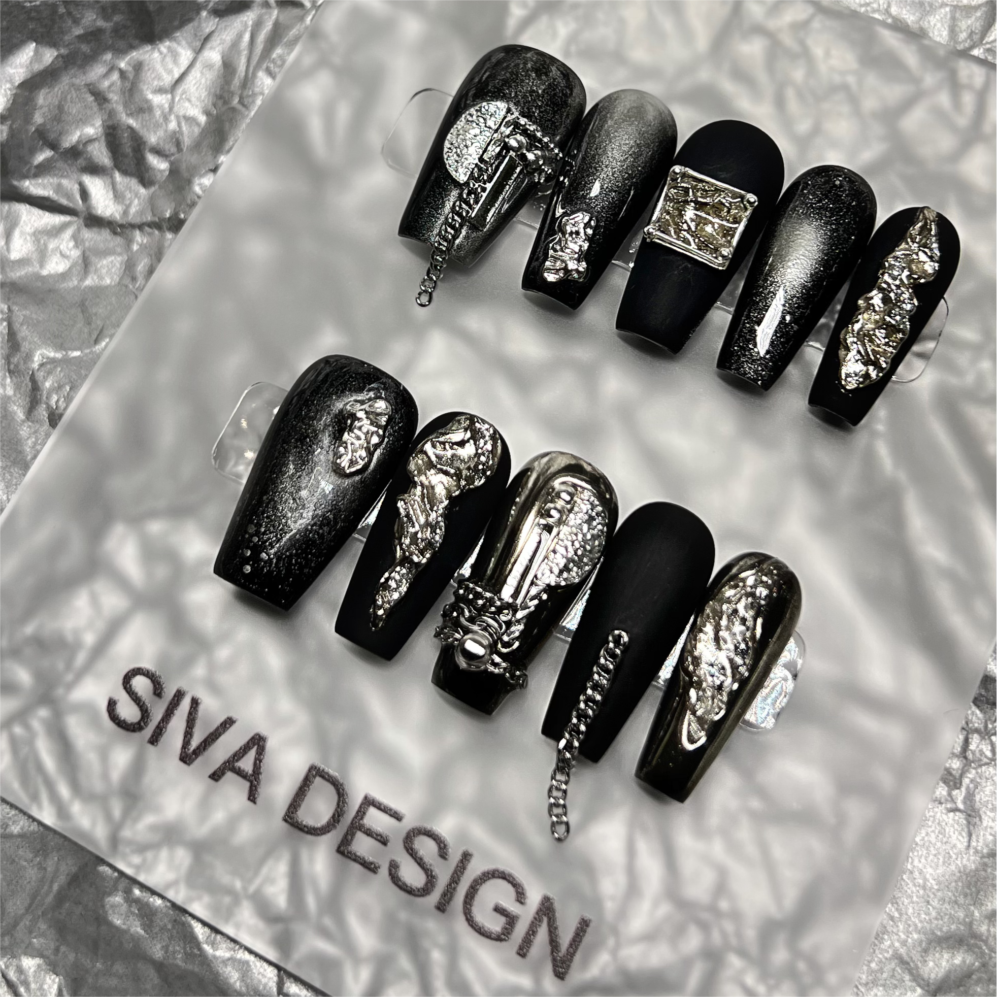 Siva Nail, Midnight Luxe, unghie finte metallizzate fatte a mano