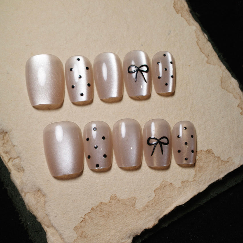 Siva Nail, Classic Dots and Bows, Giocoso Polka Dot, Unghie pressate fatte a mano