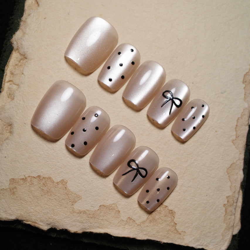 Siva Nail, Classic Dots and Bows, Giocoso Polka Dot, Unghie pressate fatte a mano